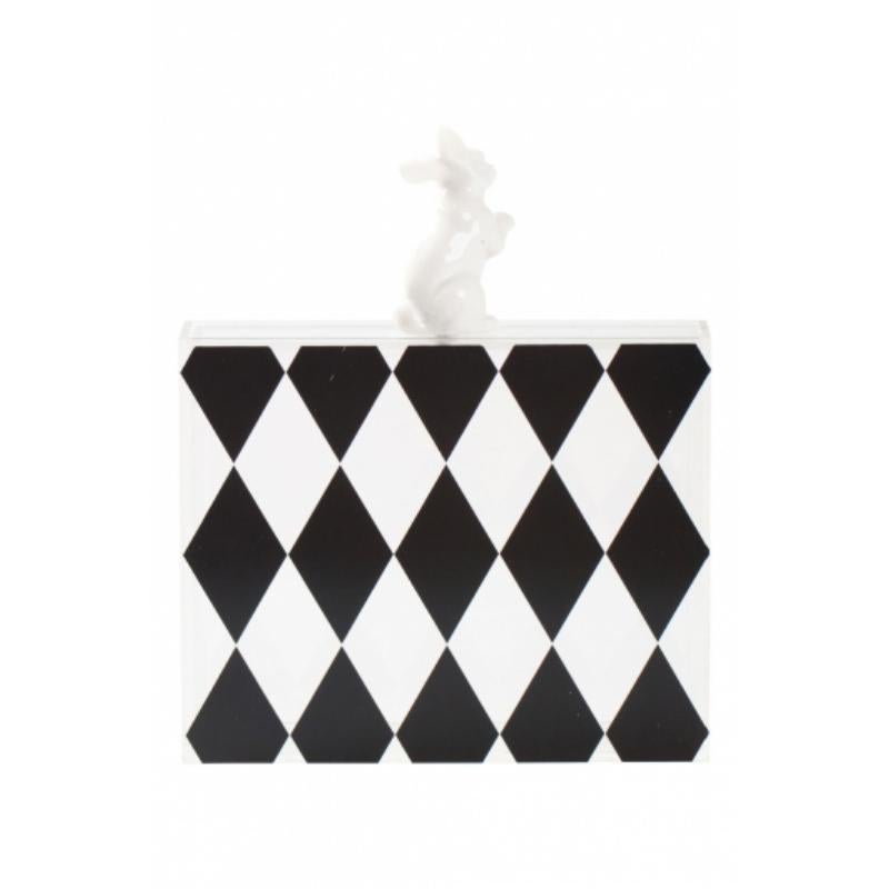 Cecilia Ma - Pochette a forma di coniglio in acrilico con stampa a diamante nero in vendita 3
