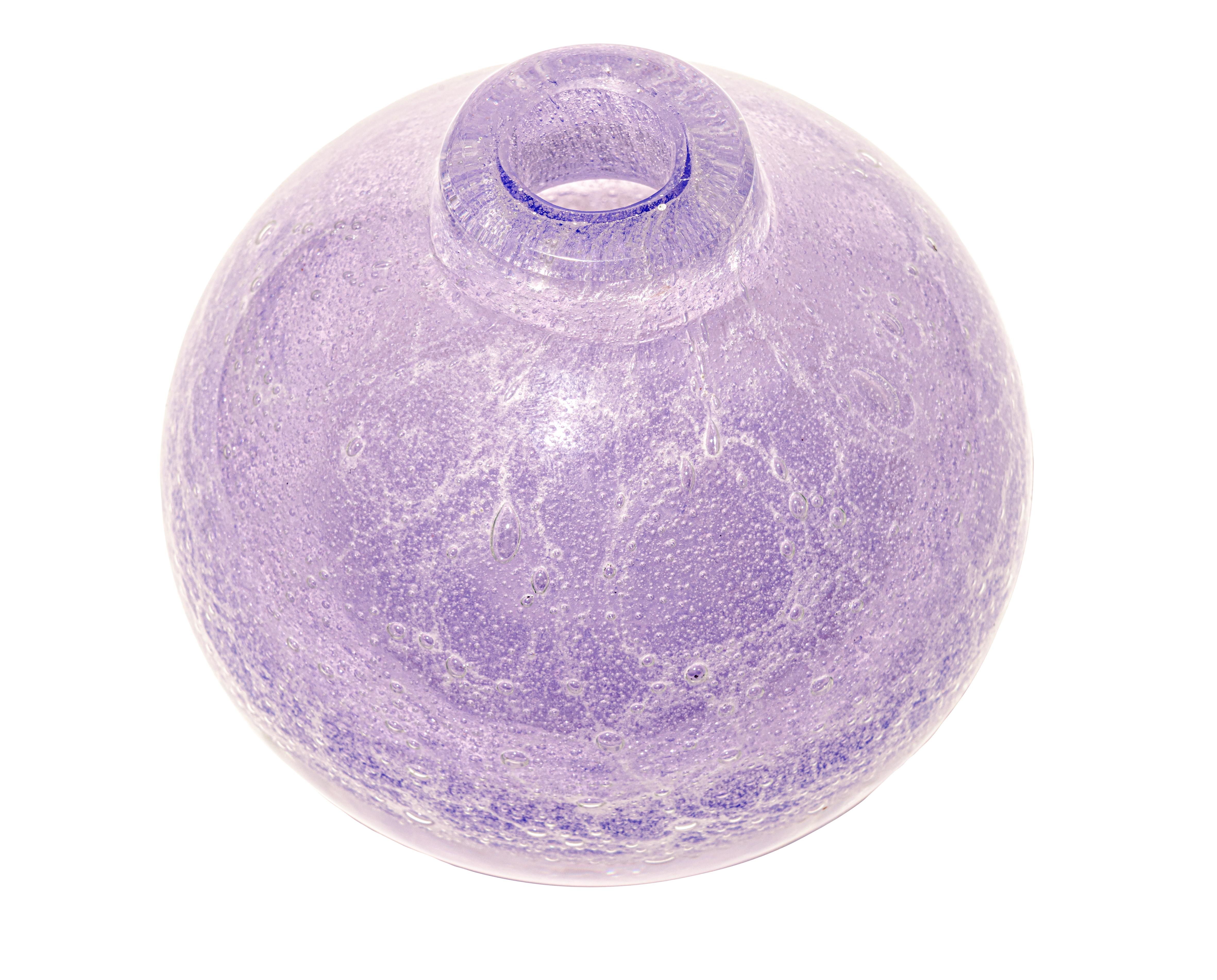 The Cecilia Wisteria vase is a jewel of Giberto's collection, created in Murano using the traditional crackle
technique. 
Small in scale yet rich in character, it is designed to hold a single flower-an homage to the wisteria bloom that inspires its