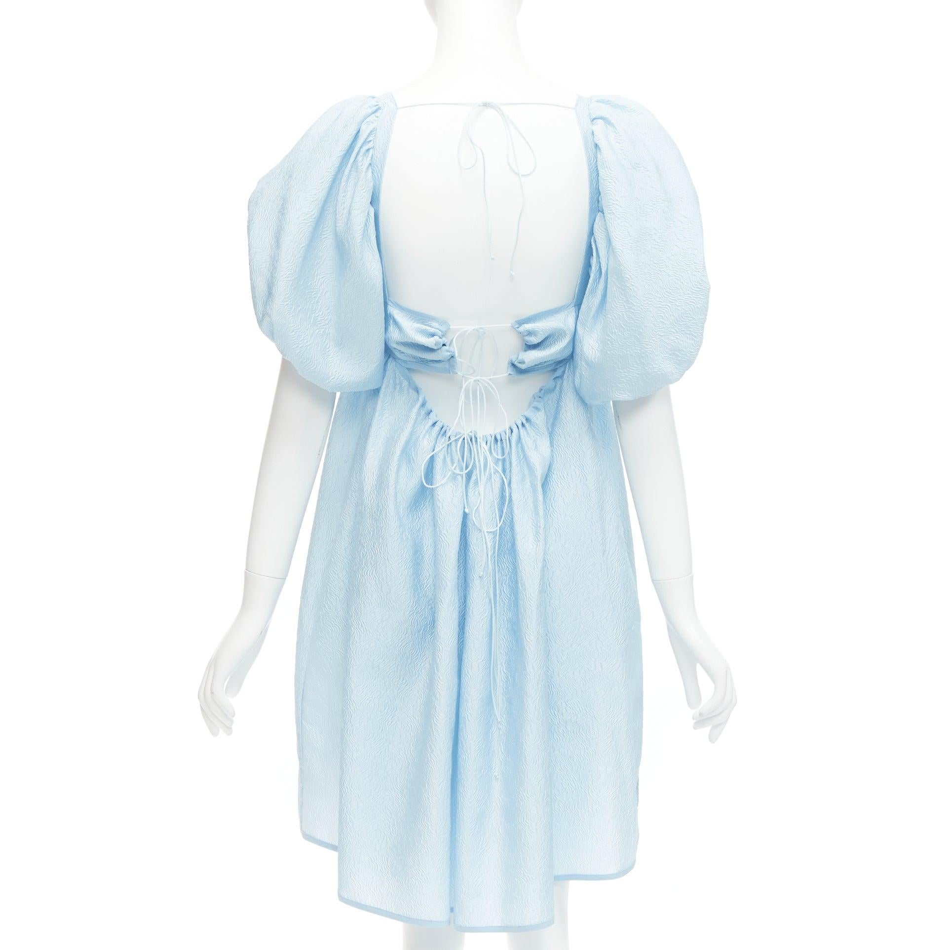 CECILIE BAHNSEN blue silk blend rose silk jacquard puff babydoll dress UK6 XS
Reference: LNKO/A02267
Brand: Cecilie Bahnsen
Material: Silk, Blend
Color: Blue
Pattern: Floral
Closure: Self Tie
Lining: Blue Silk
Extra Details: Back cut outs with