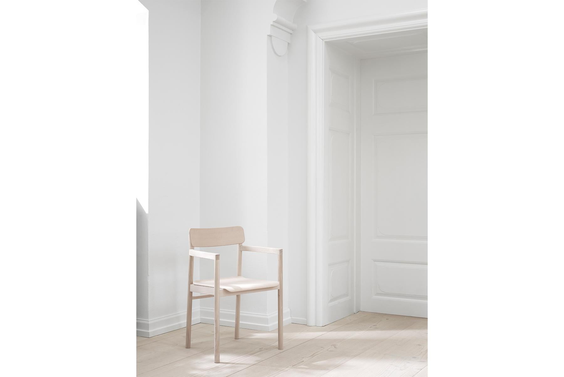 Chêne Fauteuil à oreilles Cecilie Manz en vente