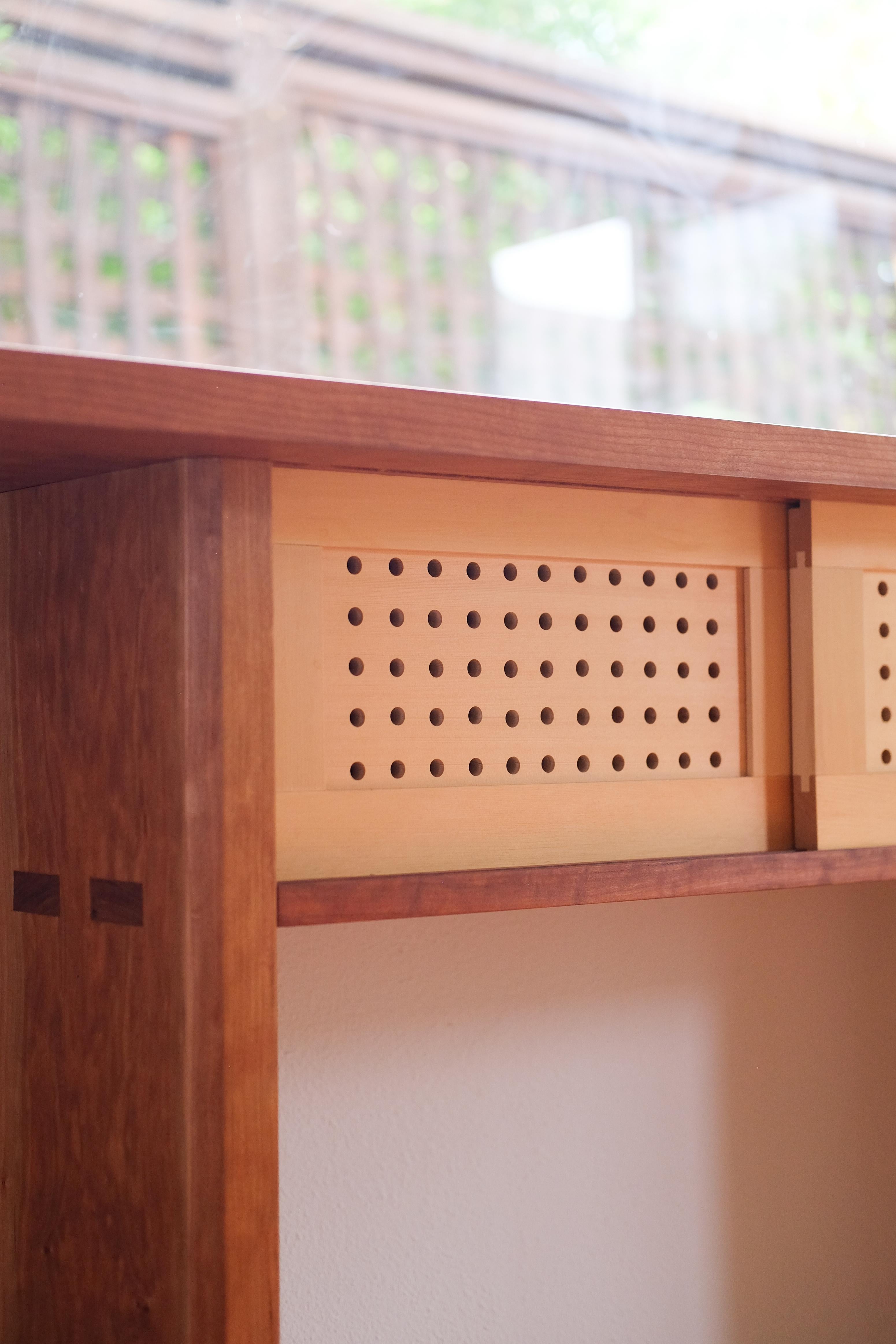 Postmoderno Credenza in cedro di Nick Sugihara in vendita