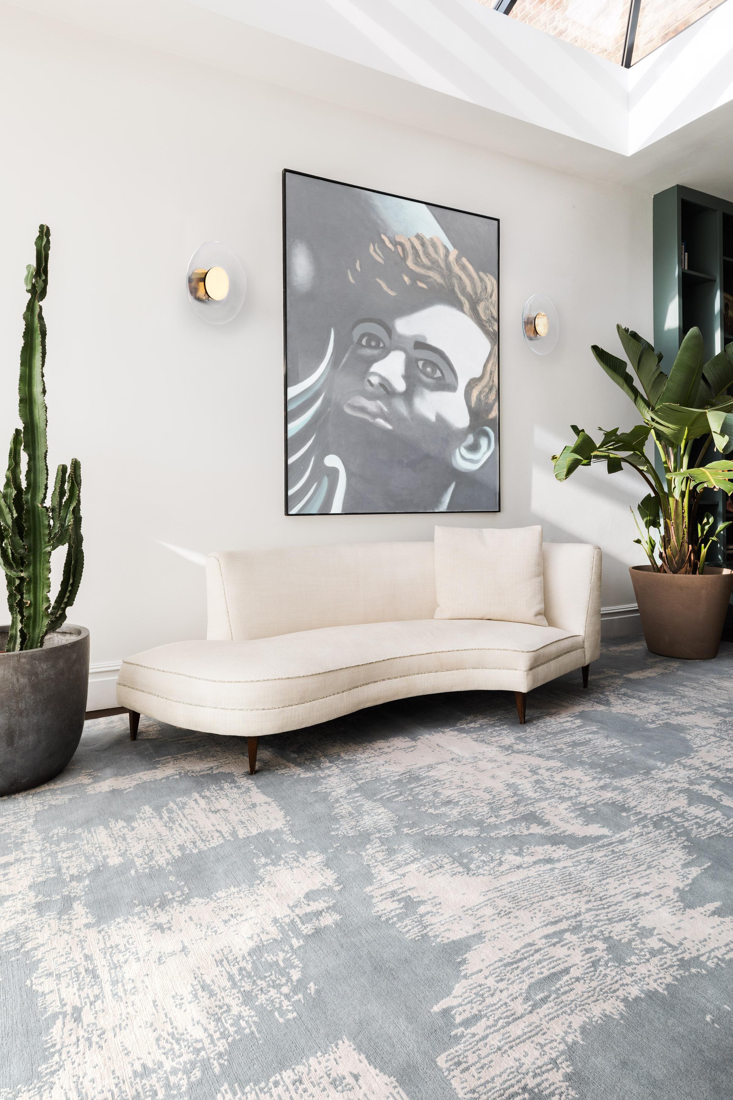 Named after the iconic Cedar Bar in New York where artists would often gather, this design depicts the raw emotion and expression found in the movement. Wide overlapping strokes feature in grey tones, crafted entirely in wool to highlight the