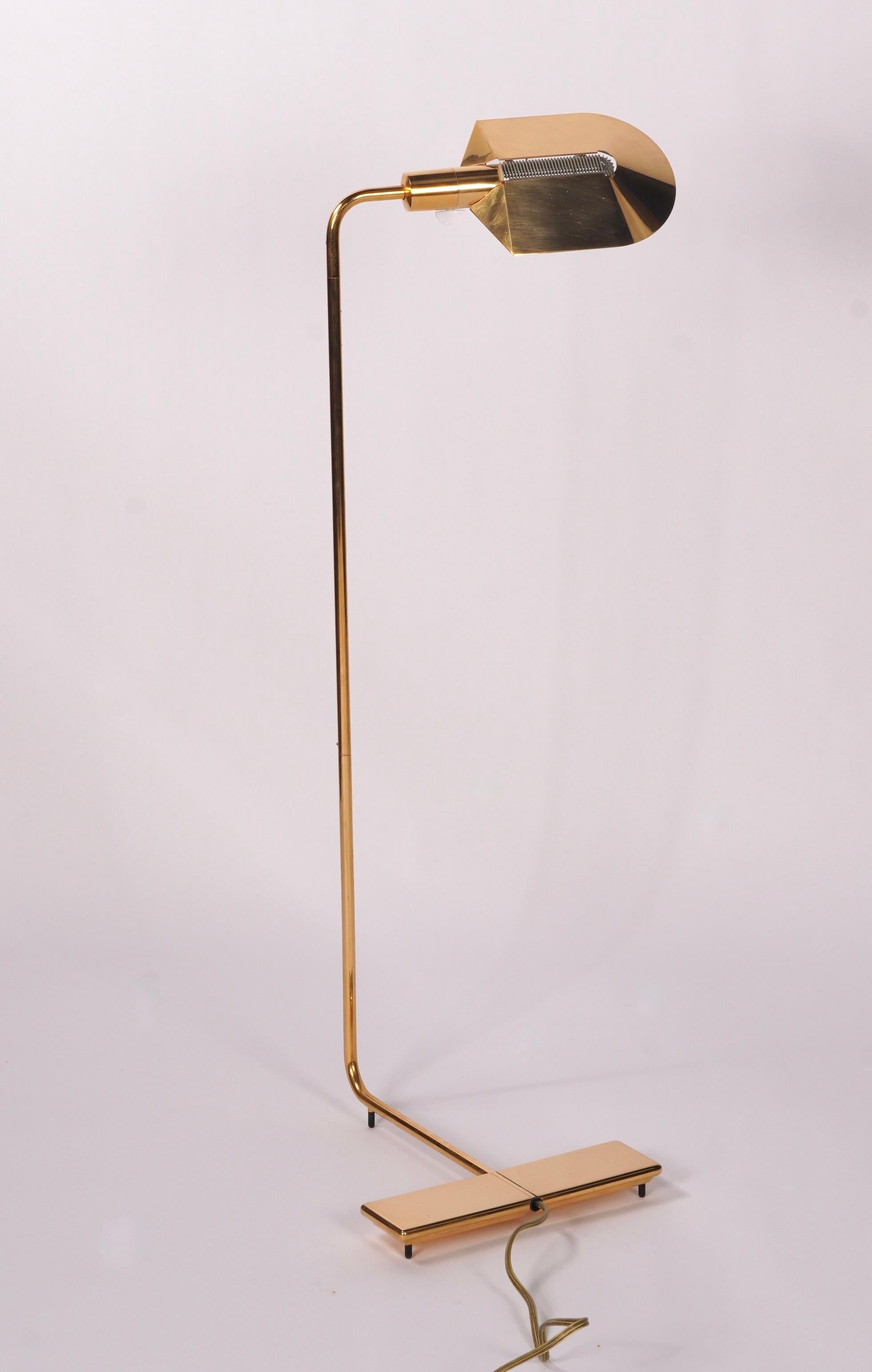 1990s Cedric Hartman floor lamp model 11U S-T in brass, the lamp can turn 360 degrees and has an adjustable height option, the shade head turns as well. Marked on the bottom of the base. The lamp can extend an additional 6 inches to 42.5 inches. One