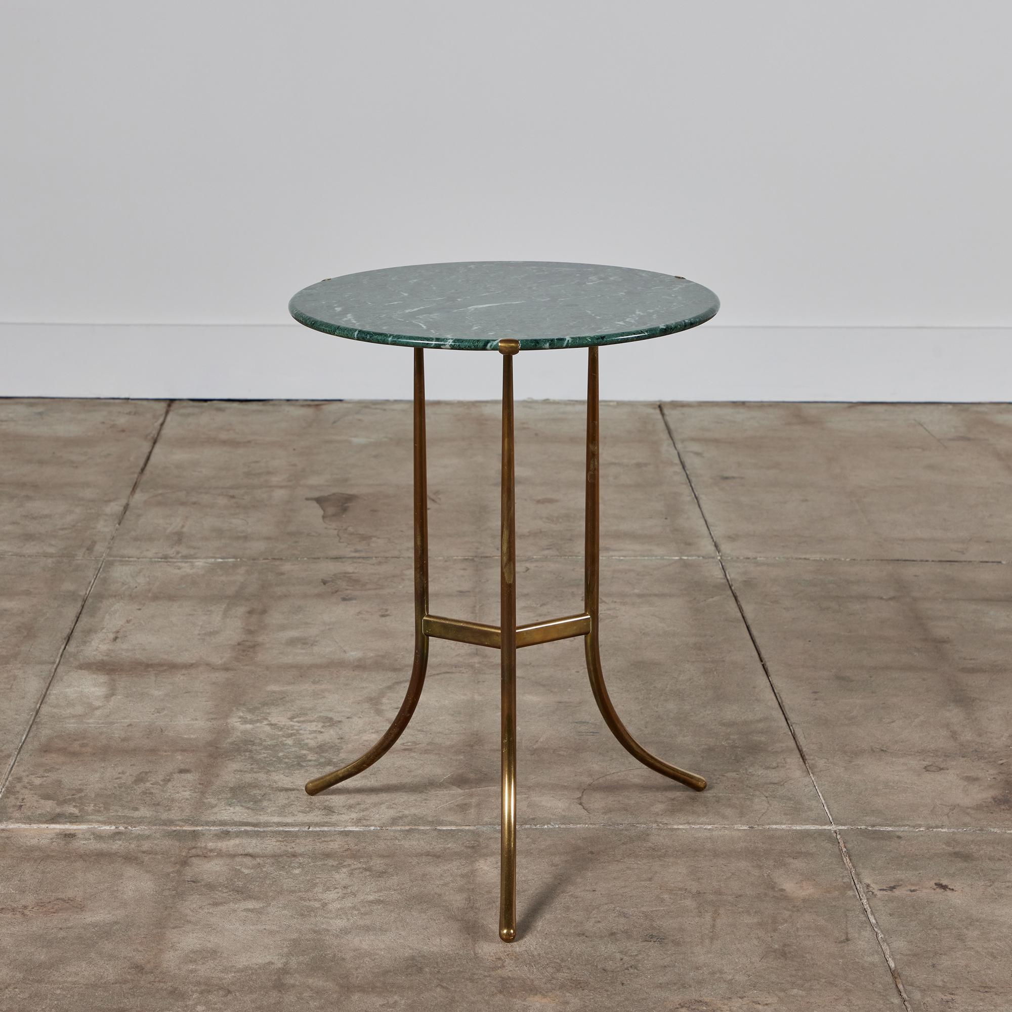 Cedric Hartman brass and marble side table circa 1970s, USA. A round green marble stone table top with cream veining rests inside three delicate brass prongs. The table features a pedestal base with three splayed legs, minimal yet