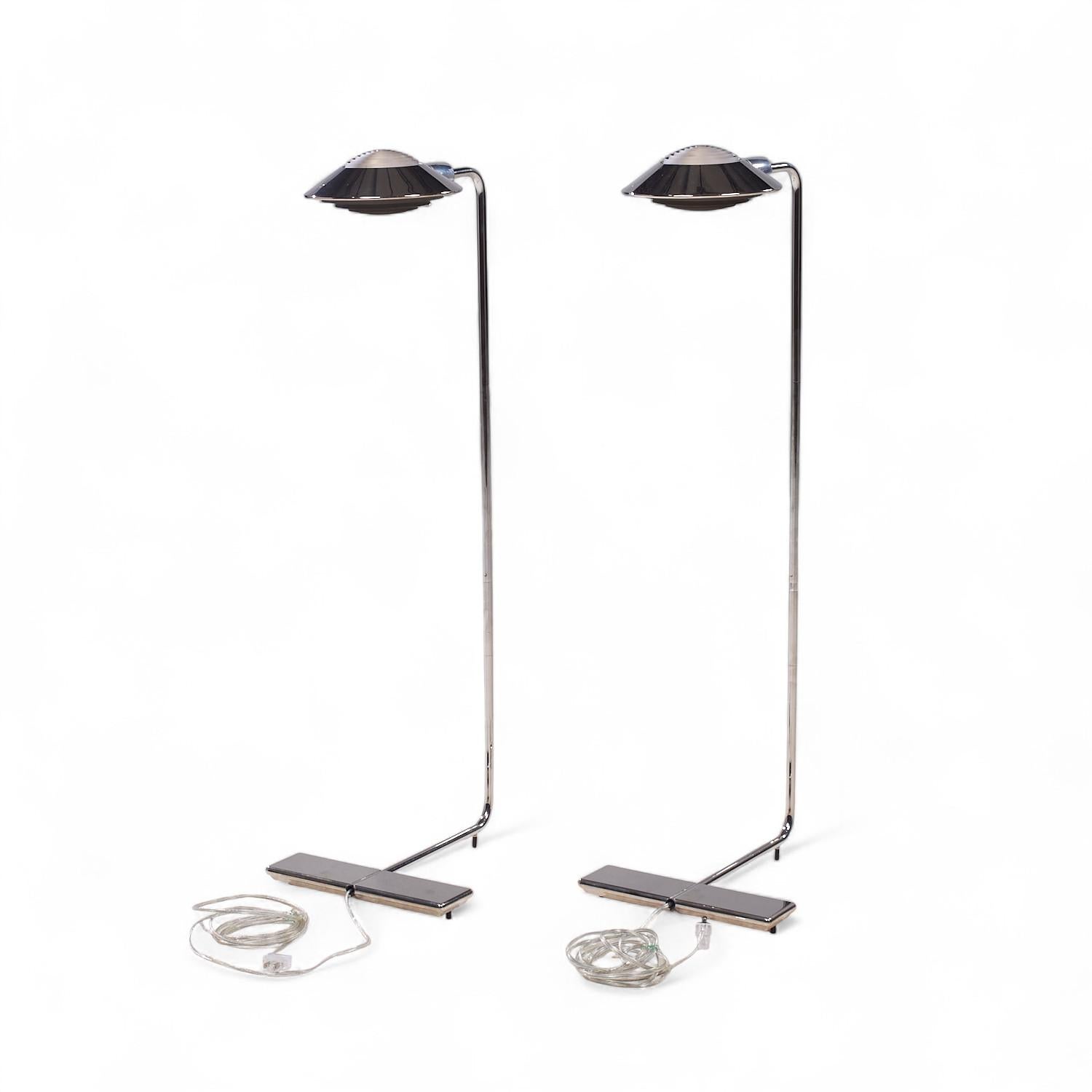 Mid-Century Modern Cedric Hartman Lampadaires chromés du milieu du siècle - Paire en vente