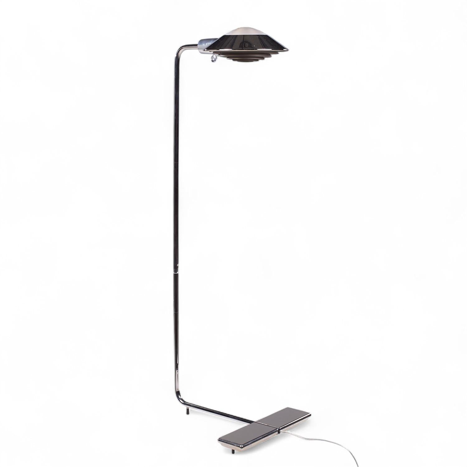 Américain Cedric Hartman Lampadaires chromés du milieu du siècle - Paire en vente