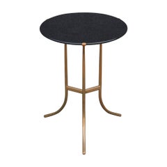 Mesa auxiliar o auxiliar Cedric Hartman "Modelo AE" Acabado en granito negro y bronce Años 70