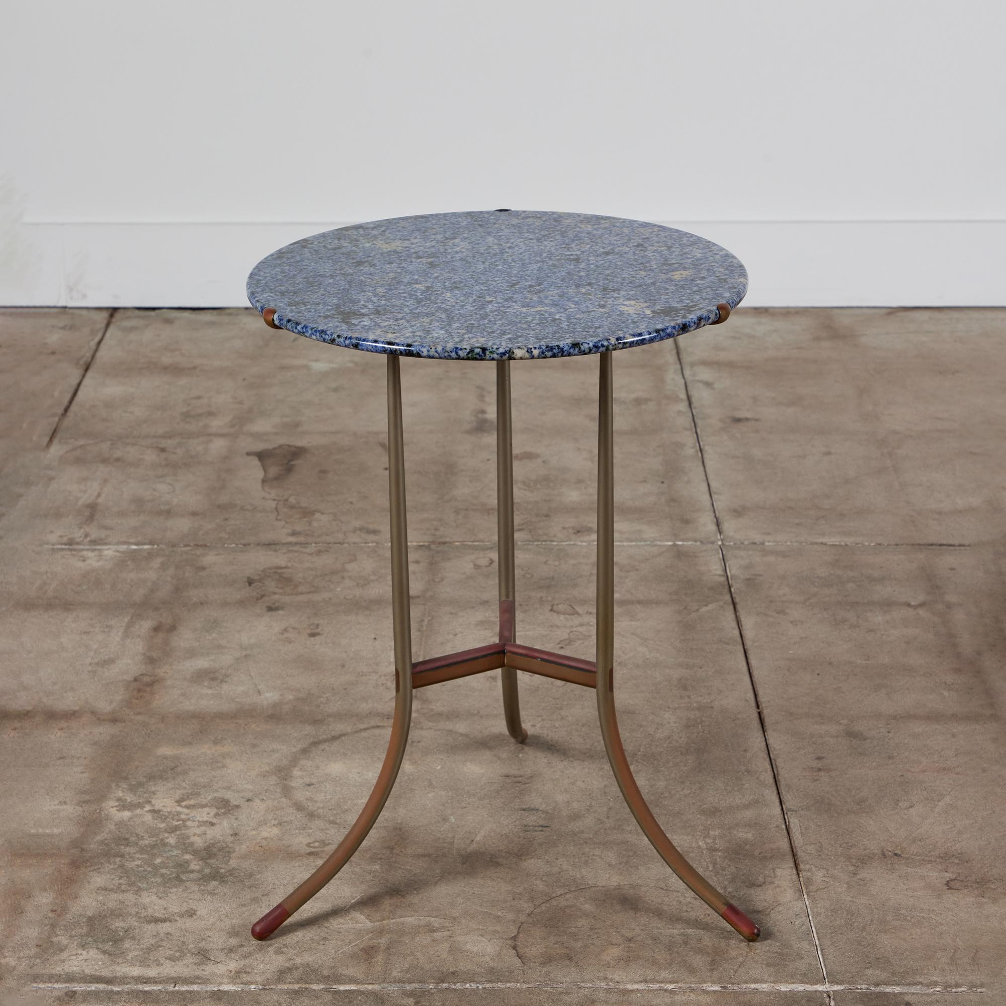 Mid-Century Modern Table d'appoint Cedric Hartman avec plateau en granit bleu en vente