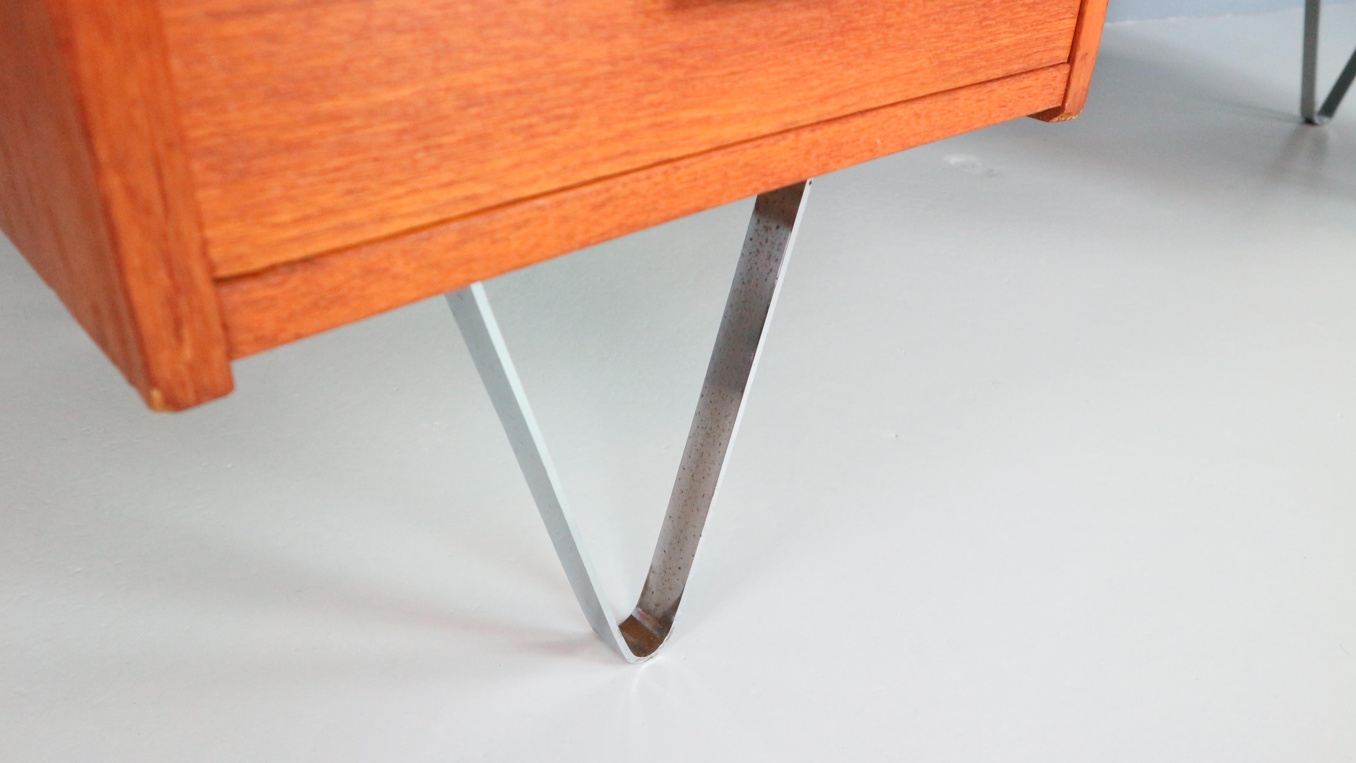 Metà XX secolo Cees Braakman Scrivania a boomerang con gambe a triangolo per Pastoe, design olandese, anni '50 in vendita