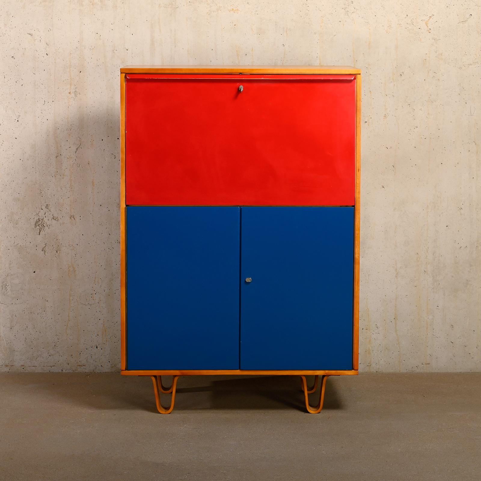 Stylish Secretaire Model CB07 designed by Cees Braakman and manufactured by Pastoe in the 1950s, the Netherlands. This Secretaire was part of the 'Birch Series' of Pastoe and inspired by the new molded plywood technics that came available in the mid