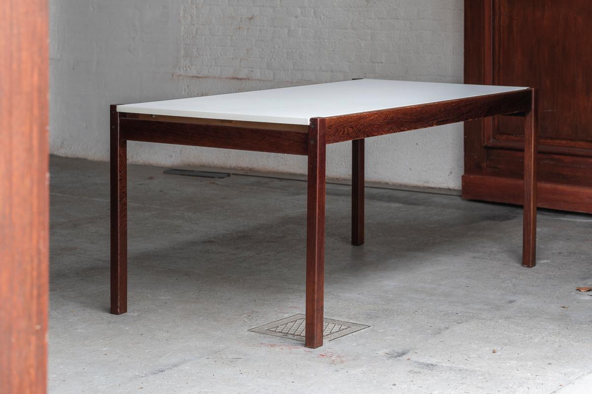TU11 dining table designed by Cees Braakman and produced by Pastoe in the Netherlands around 1960. This piece is part of the Japanese series. The frame is made of solid wengé wood. This white table top is extendable with an extra leaf that folds