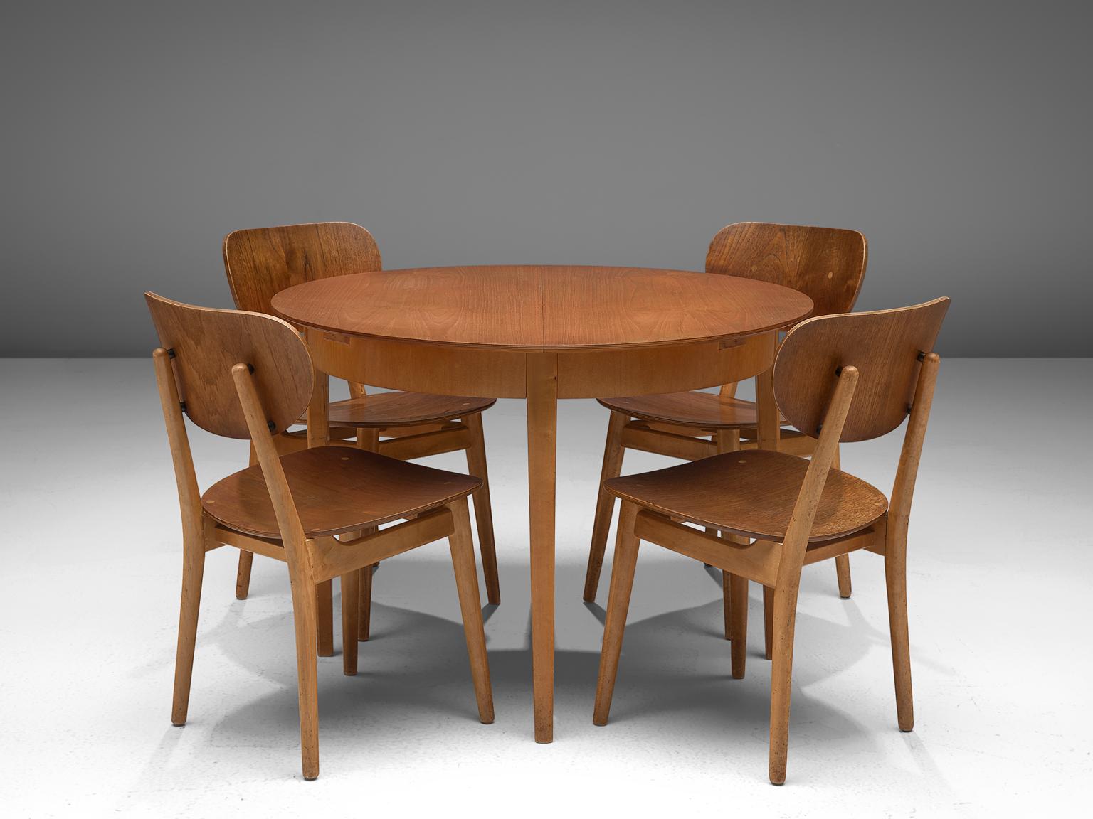 Cees Braakman for Pastoe, dining set with table TB35 and four chairs SB11, birch and teak, The Netherlands, 1950s

Matching dining set consisting of a TB35 table and four SB11 chairs by Dutch designer Cees Braakman for UMS Pastoe.
This dining set is