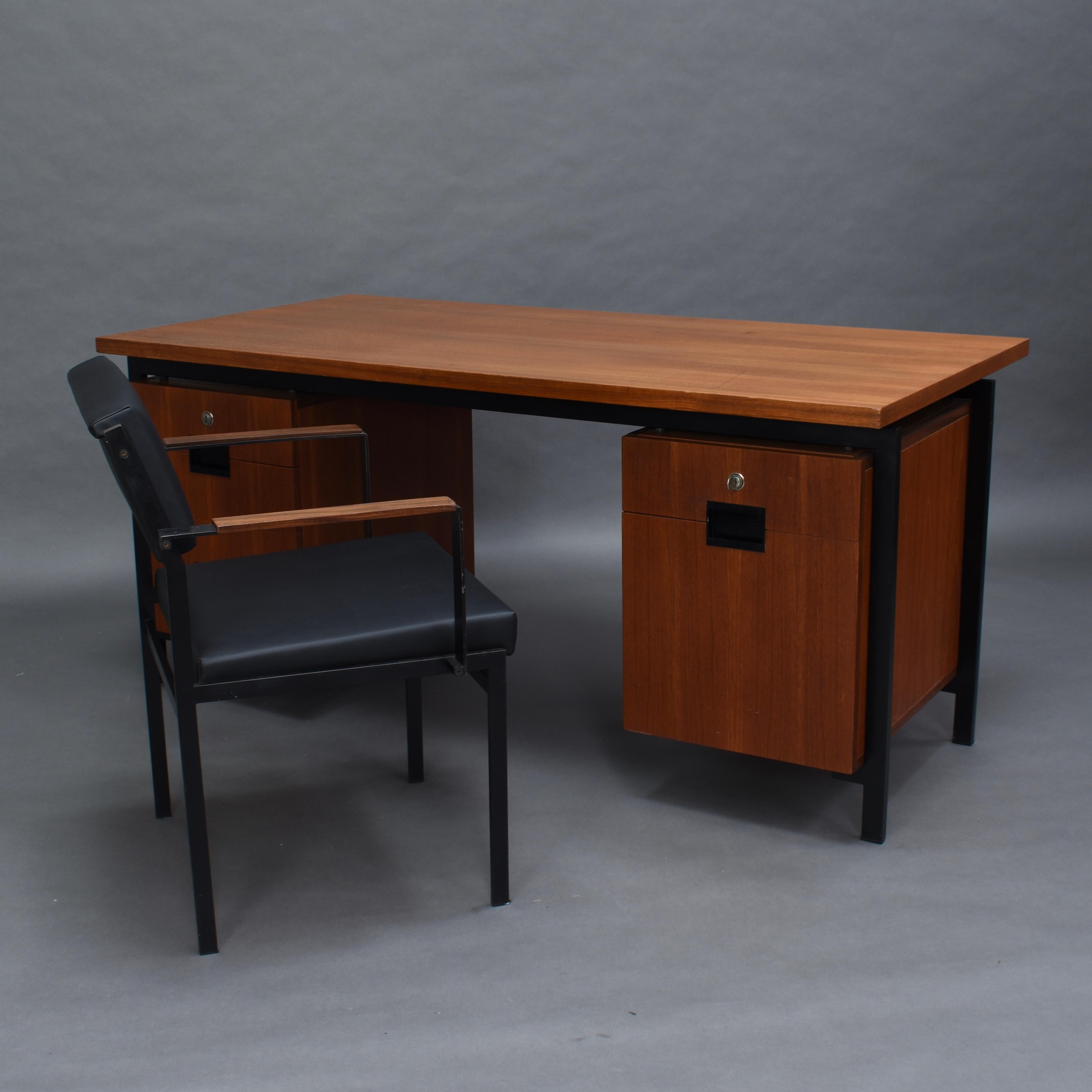 Cees Braakman for Pastoe Model EU02 Japanese Series Desk and Chair in Teak, 1950 In Good Condition For Sale In Pijnacker, Zuid-Holland