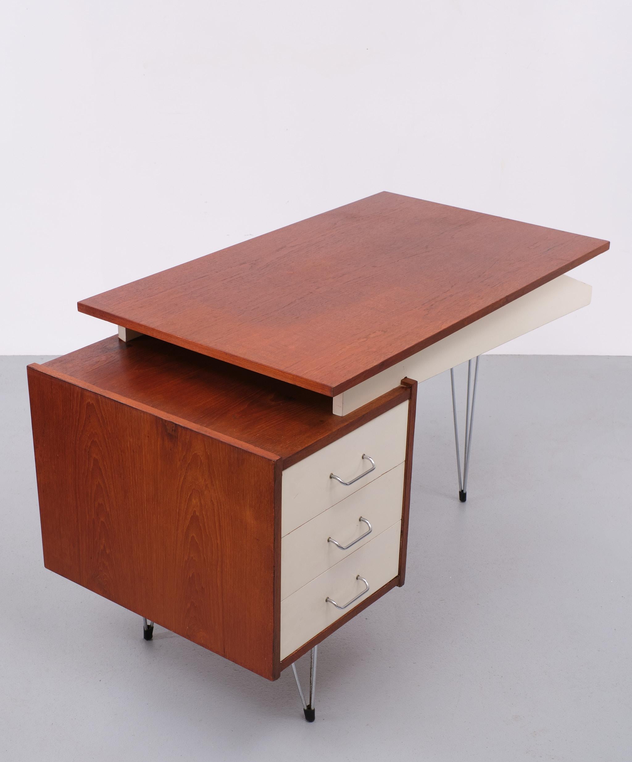 Teak Cees Braakman  Hairpin Desk  Pastoe  Holland  1950/60 
