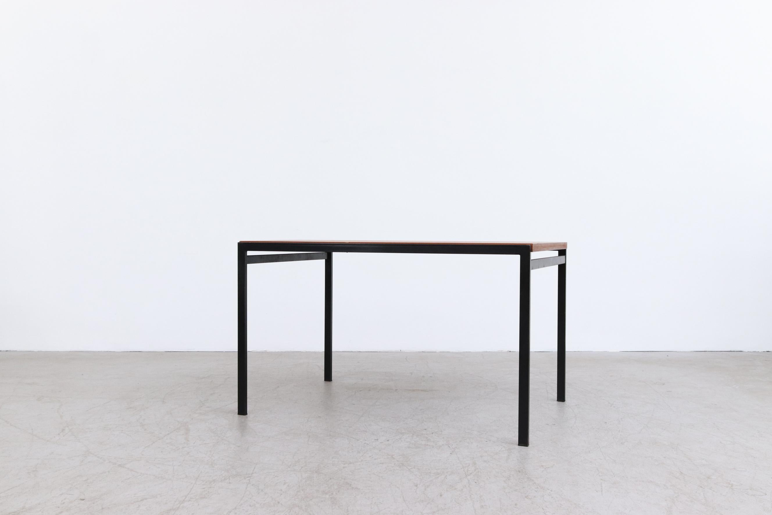 Mid-Century Modern Cees Braakman Japanese Series Table de salle à manger en teck pour Pastoe avec structure en métal noir en vente