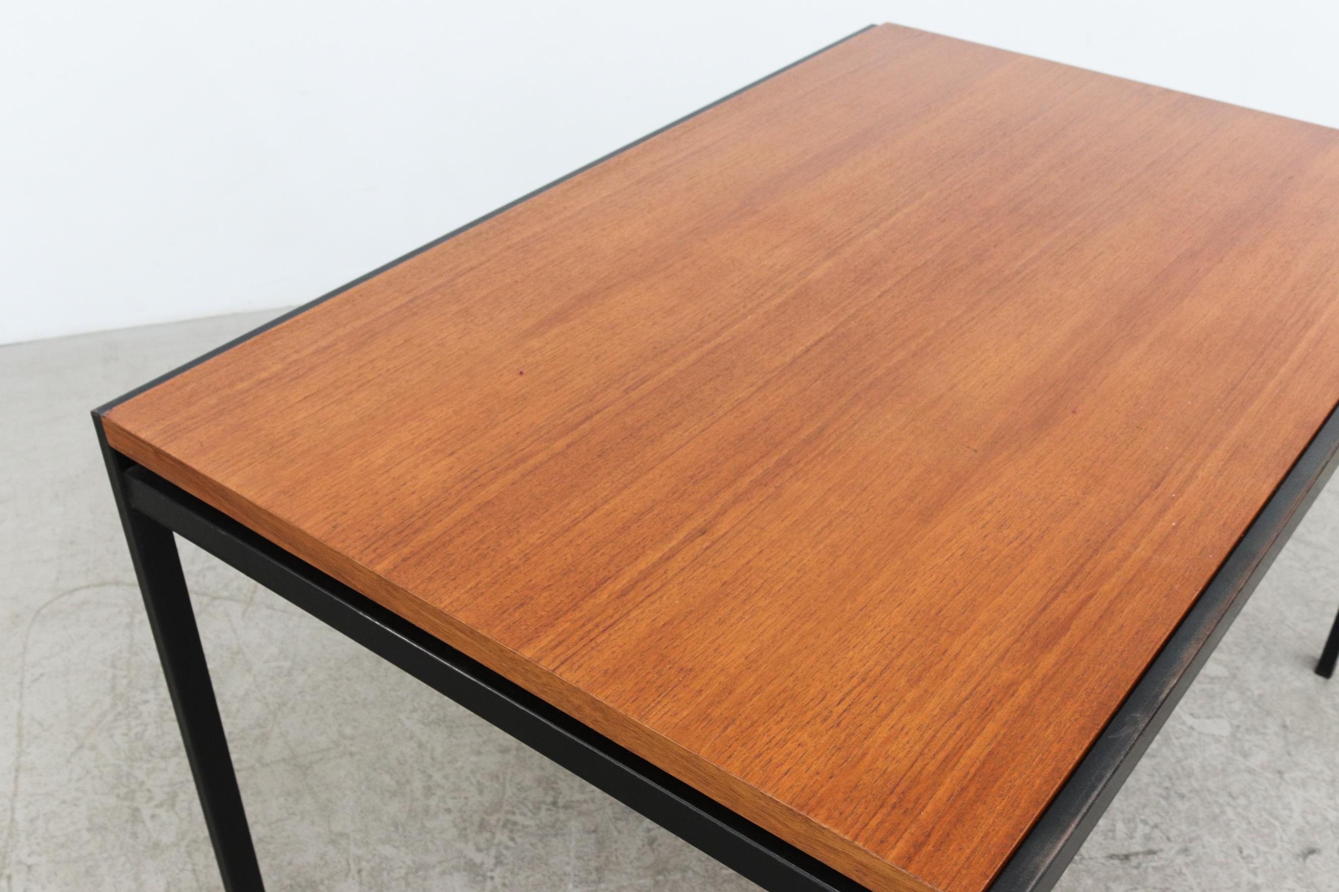 Teck Table de salle à manger de la série japonaise Pastoe avec plateau en teck et pieds en métal Cees Braakman en vente