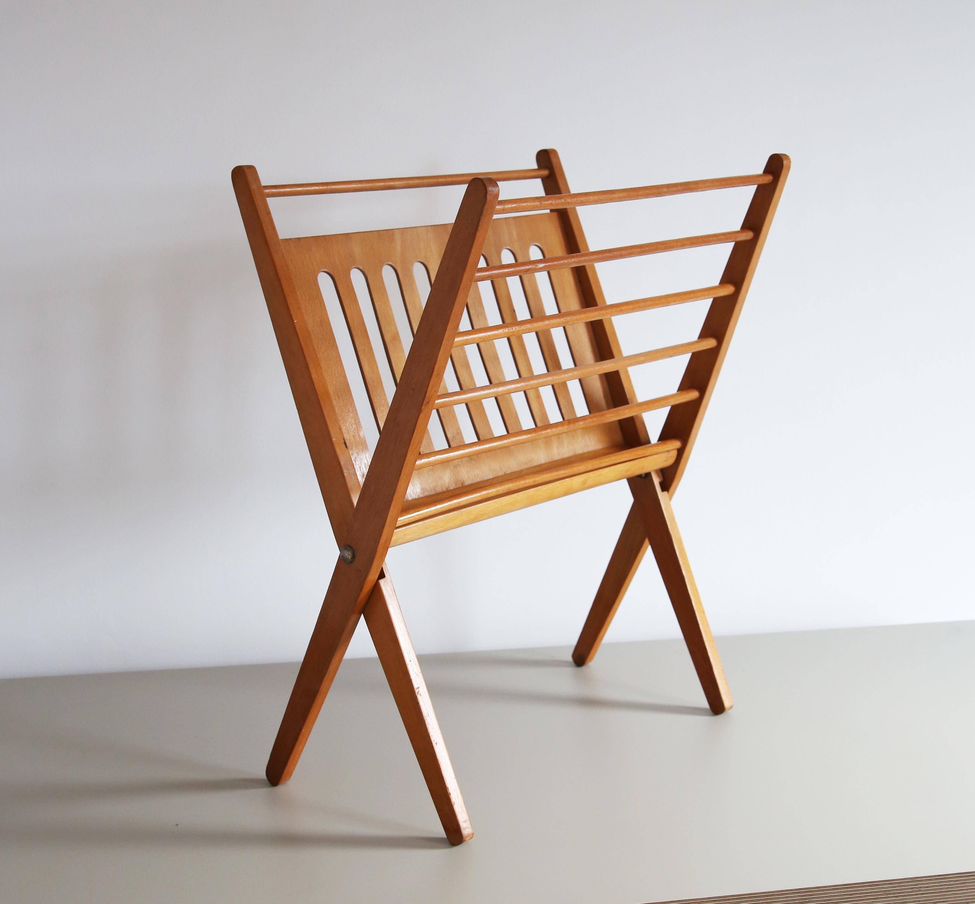 Vintage newspaper/magazine holder with folding birch frame

Designed by eminent Dutch designer Cees Braakman (1917-1995) for UMS Pastoe, Holland circa 1950. 
It is in used condition with surface marks commensurate with age and use. Braakman’s