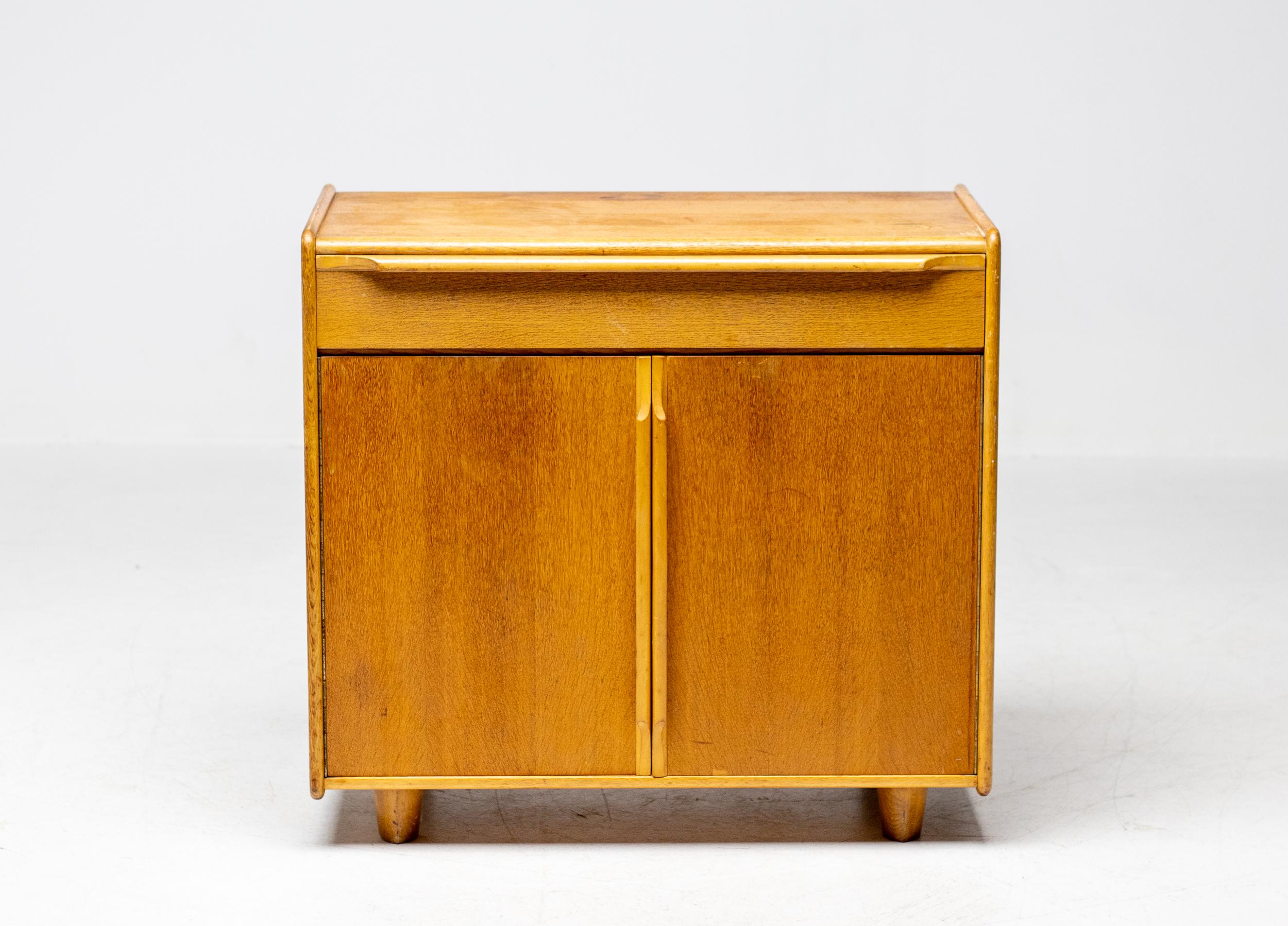 Compact dresser designed by Cees Braakman for UMS Pastoe the Netherlands.
Practical vintage modern design piece for a small apartment.
The cabinet is marked on the back with a Pastoe stamp.

Cees Braakman (1917-1995) was a Dutch furniture