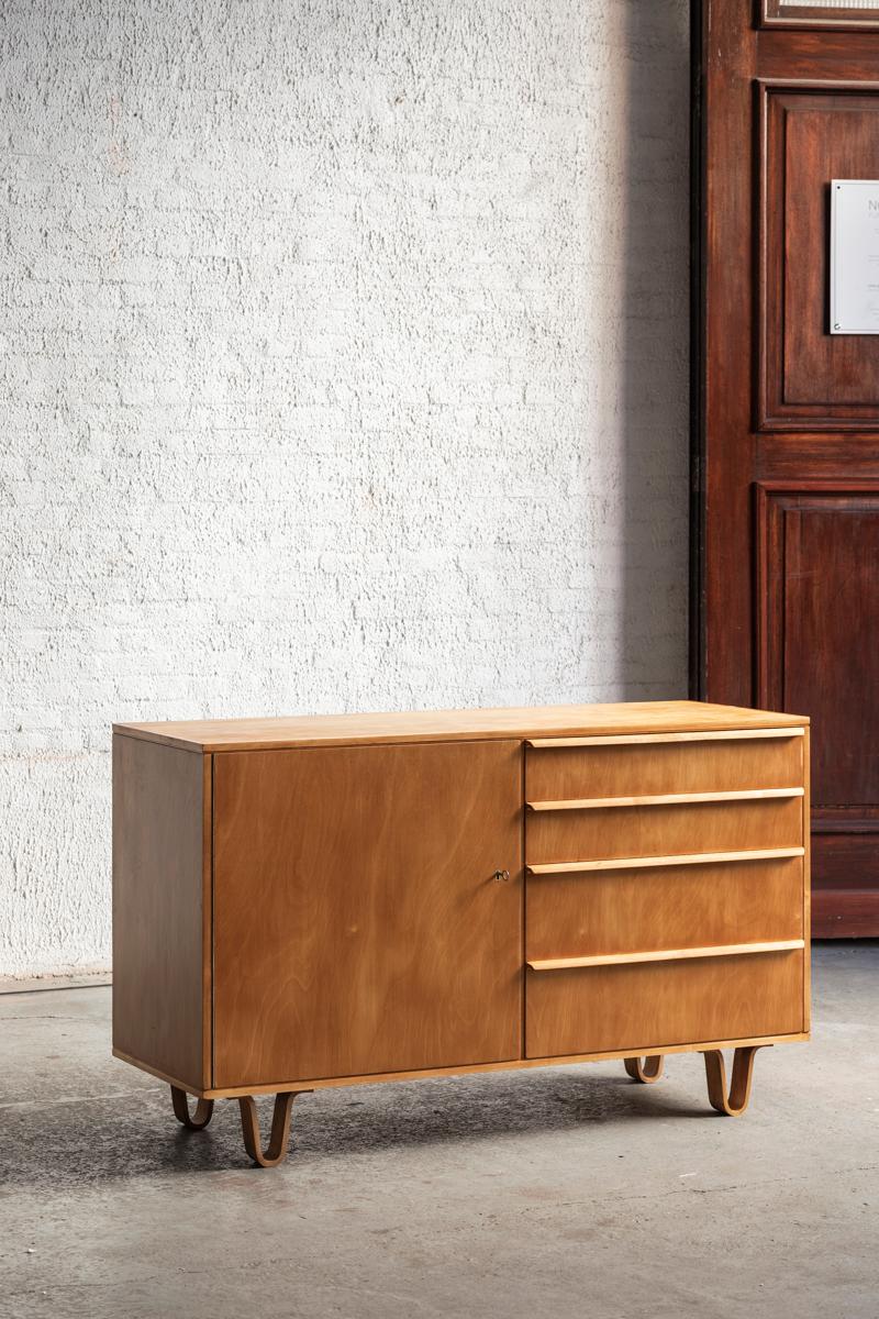 Classic sideboard, DB01, designed by Cees Braakman and produced by Pastoe around 1950. Made from birch veneer and finished with well-known loop shaped legs. In good condition.

H: 79 cm
W: 131 cm
D: 50 cm 
