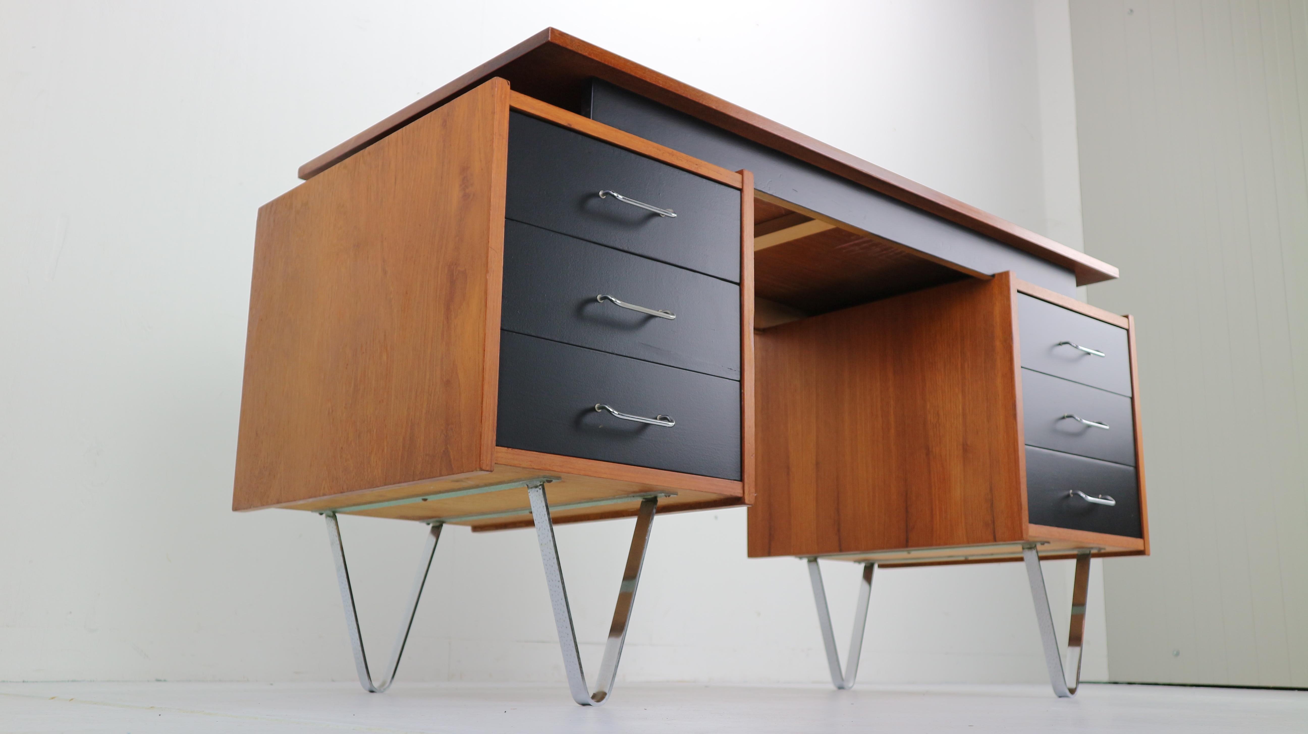 Cees Braakman Teak Desk with Triangle Legs for Pastoe, Dutch Design, 1950s 10