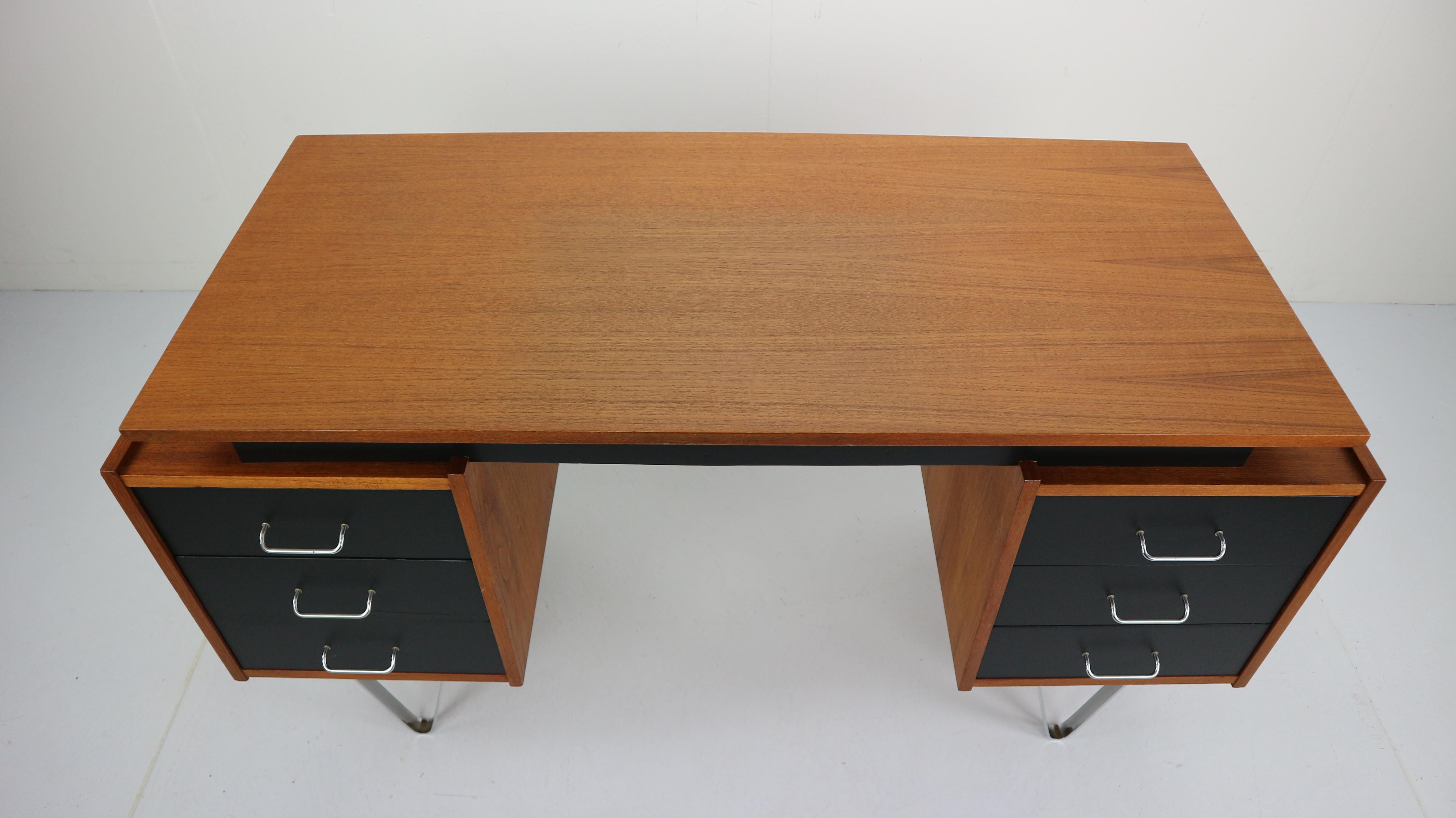 Cees Braakman Teak Desk with Triangle Legs for Pastoe, Dutch Design, 1950s In Good Condition In The Hague, NL