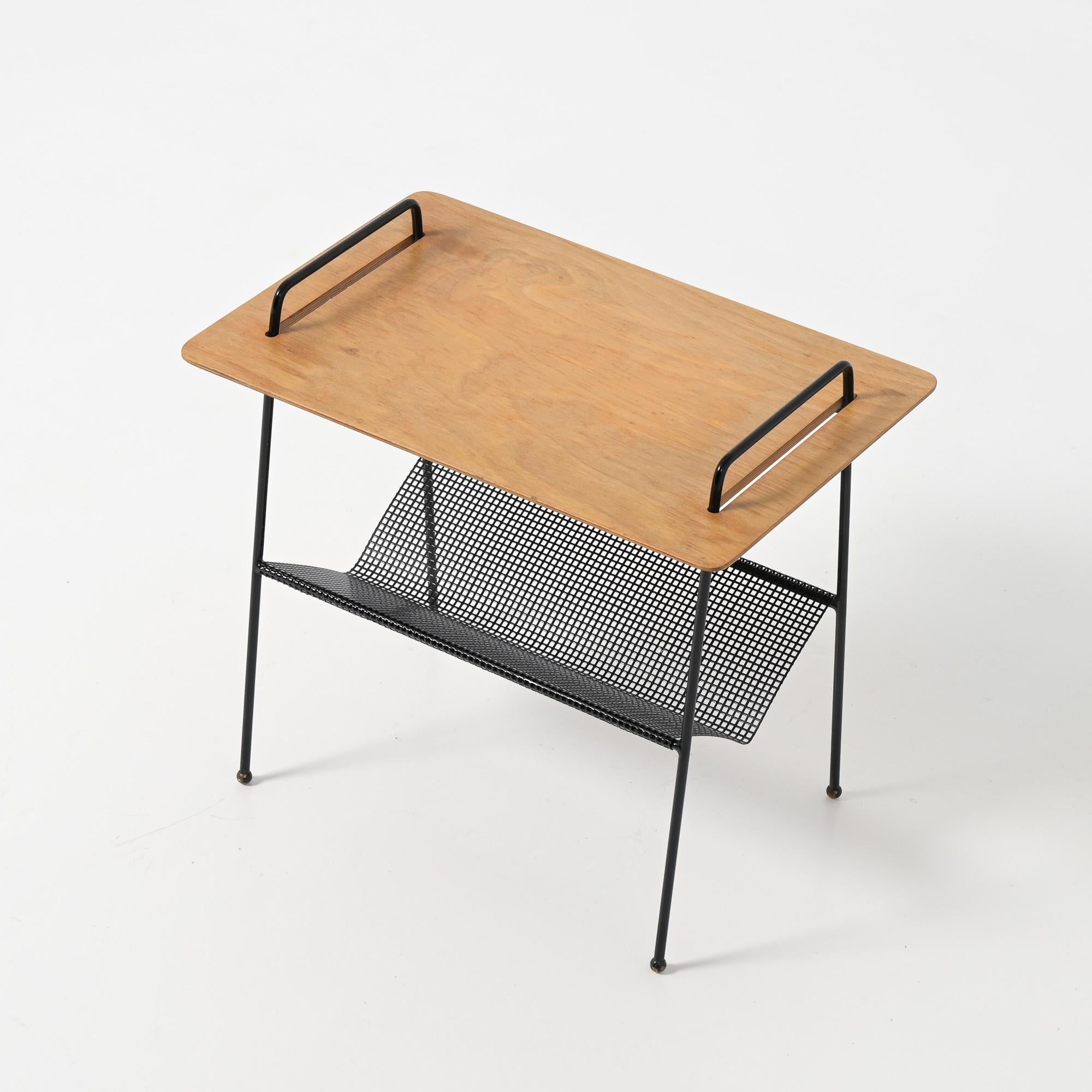 Beautiful small side table designed by Cees Braakman for Pastoe. You can also use it as a serving-tray or as a magazine-rack. It is in very good condition.