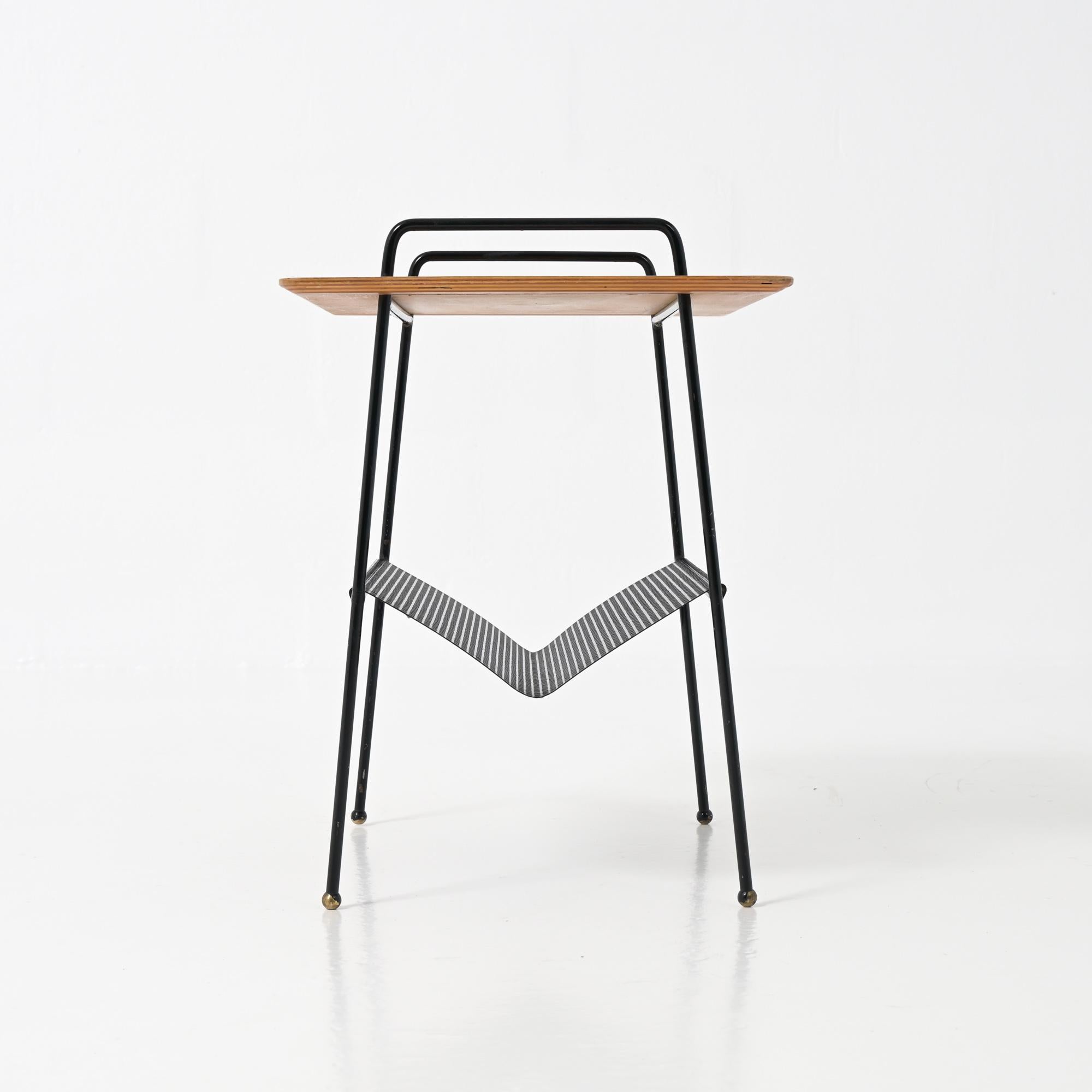 Cees Braakman TM04 side table for Pastoe In Good Condition For Sale In Vlimmeren, BE
