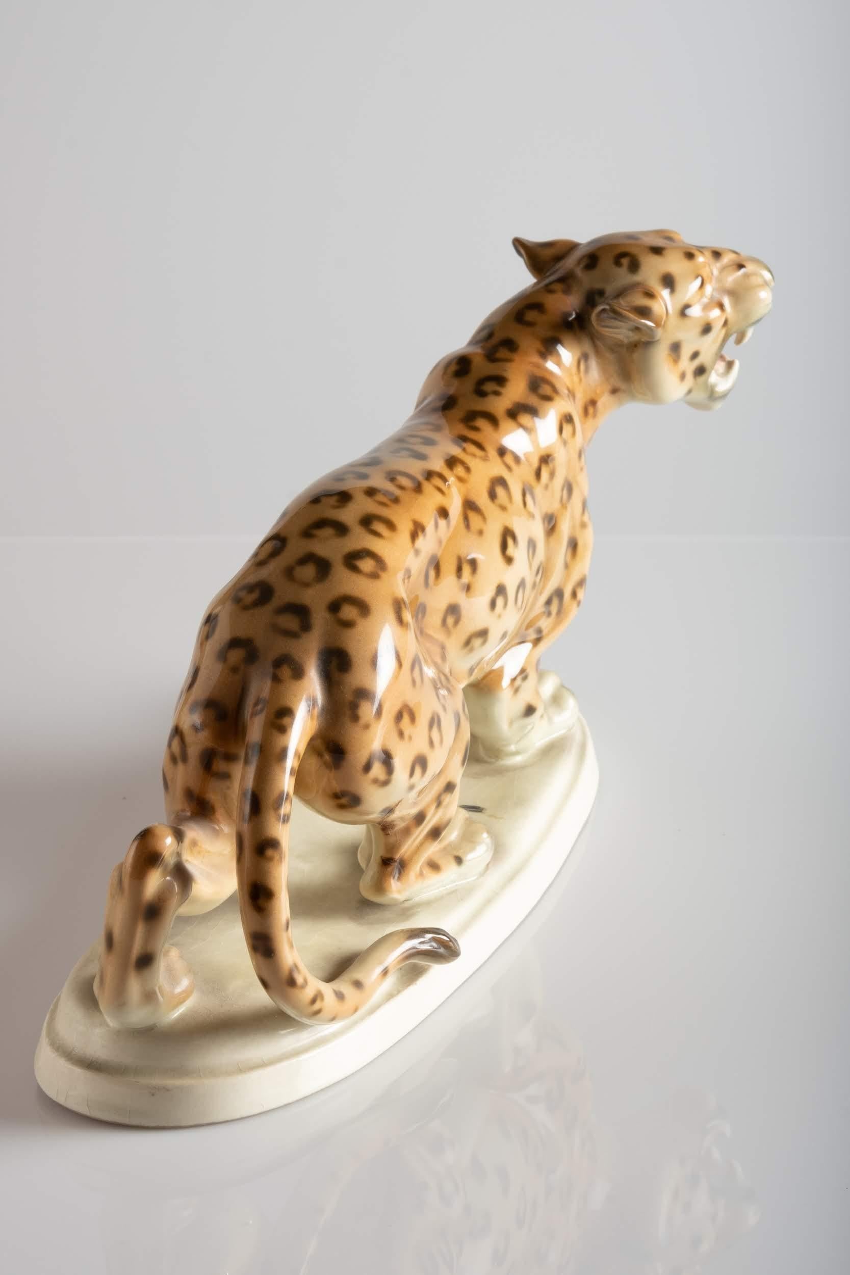 Italian Ceetah Porcelain Painted Sculpture, Italy, Late 1800 For Sale