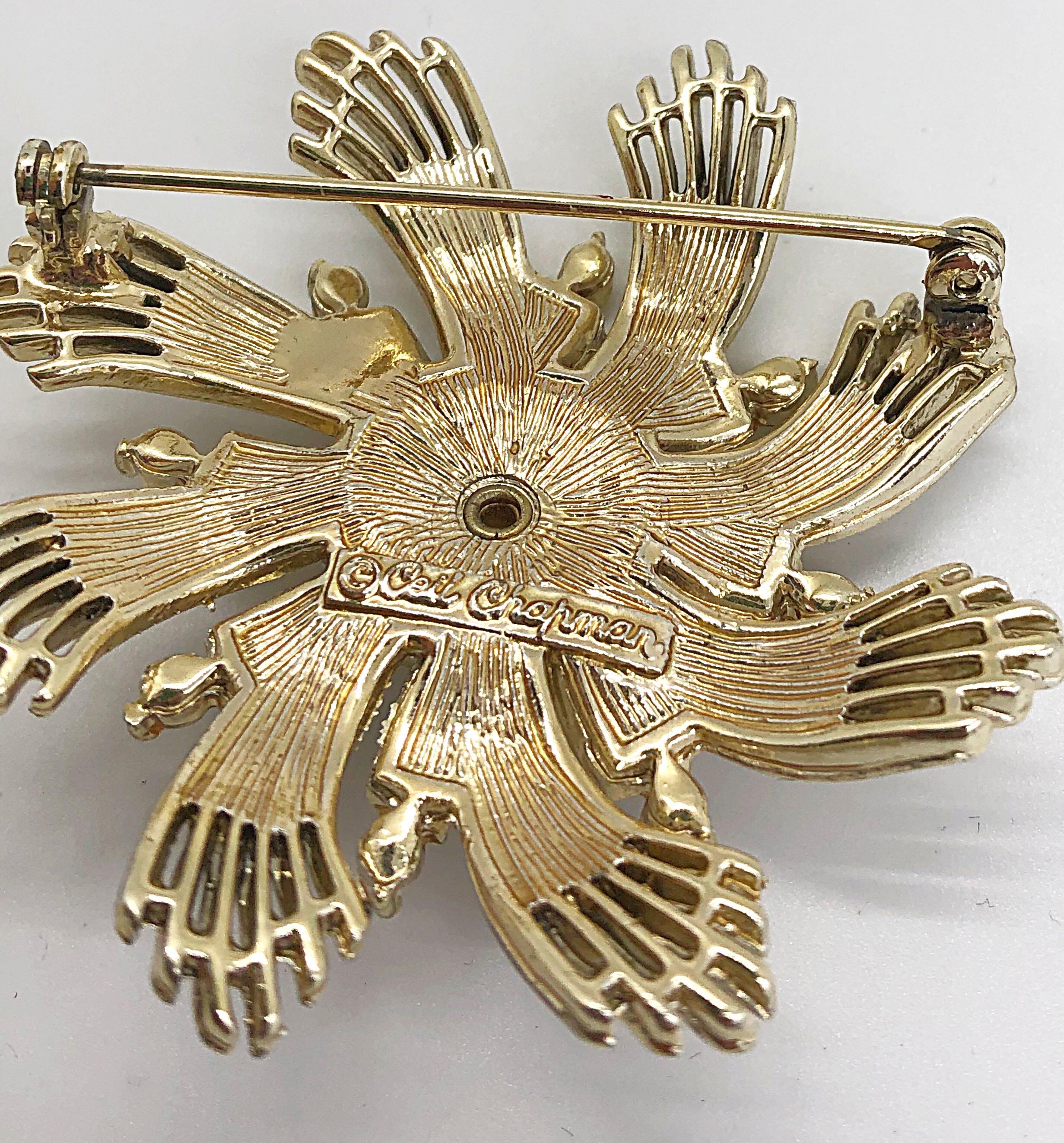 Rare 1950s signed CEIL CHAPMAN light gold, pearl and rhinestone large brooch pin ! Features a light gold encrusted with a large center pearl, and rhinestones throughout. Really adds that extra something to any outfit. Can easily be dressed up or