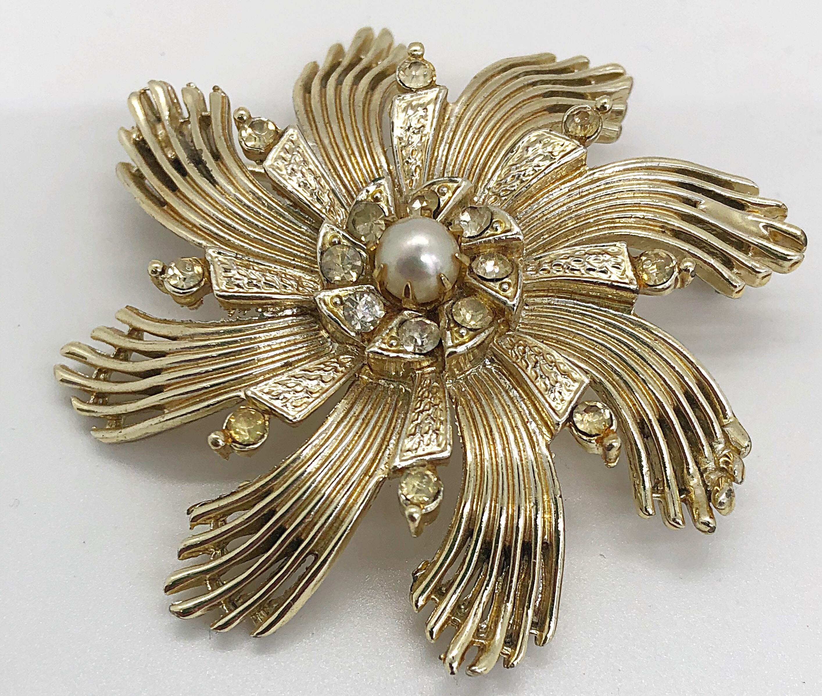 Ceil Chapman 1950s Gold + Pearl + Rhinestone Large Vintage 50s Brooch Pin In Excellent Condition For Sale In San Diego, CA
