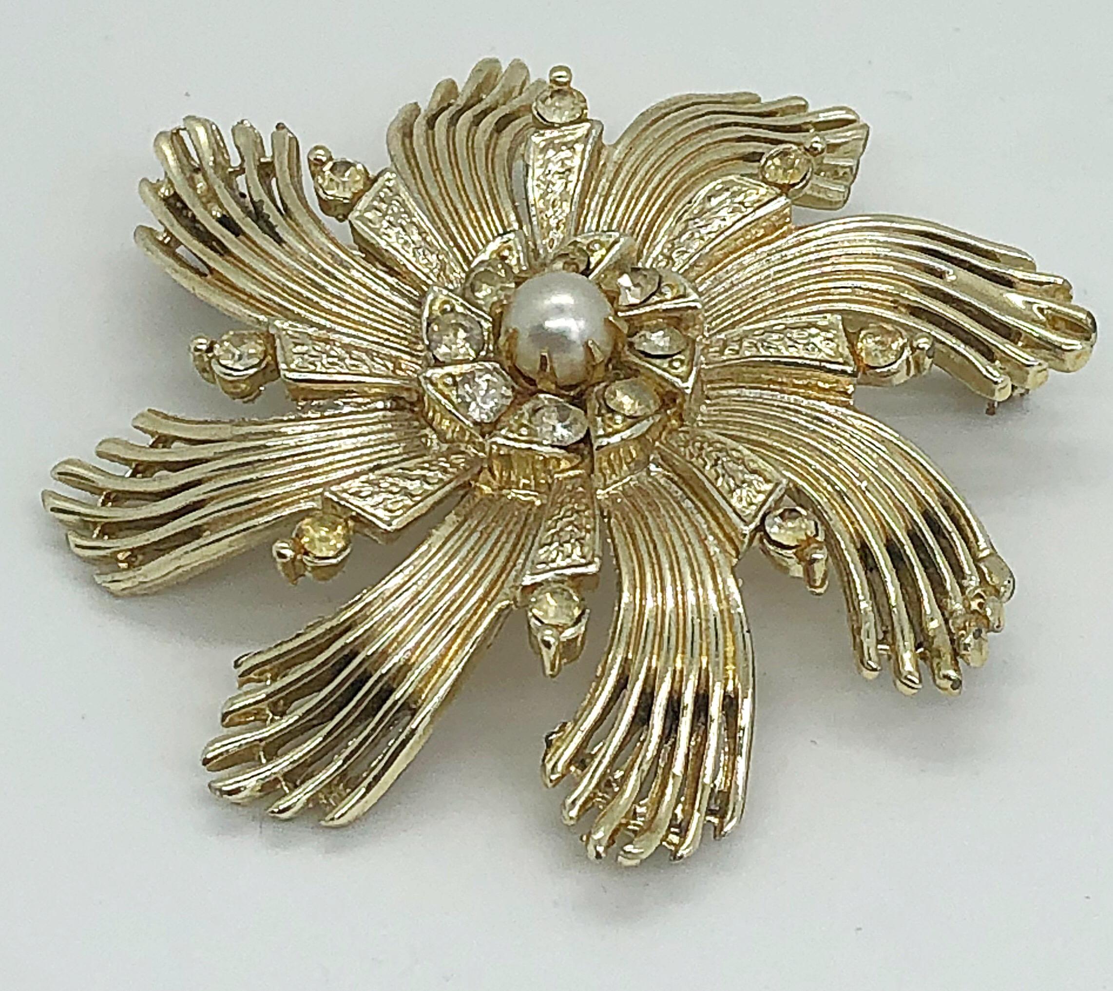 Ceil Chapman 1950s Gold + Pearl + Rhinestone Large Vintage 50s Brooch Pin For Sale 2