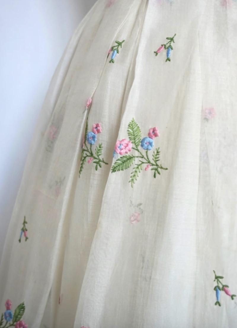 Women's Ceil Chapman 1950's White Linen Dress with Embroidered Flowers For Sale