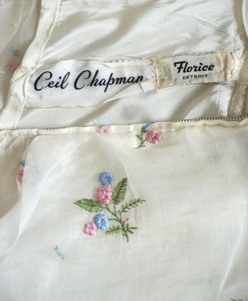 Ceil Chapman 1950's White Linen Dress with Embroidered Flowers For Sale 1
