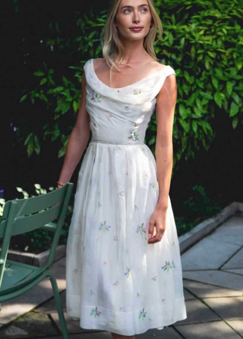 Ceil Chapman 1950's Weißes Leinenkleid mit gestickten Blumen 2