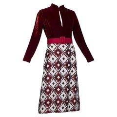 Ceil Chapman, robe avec trou de serrure en brocart métallique bordeaux, taille XS-S, années 1960