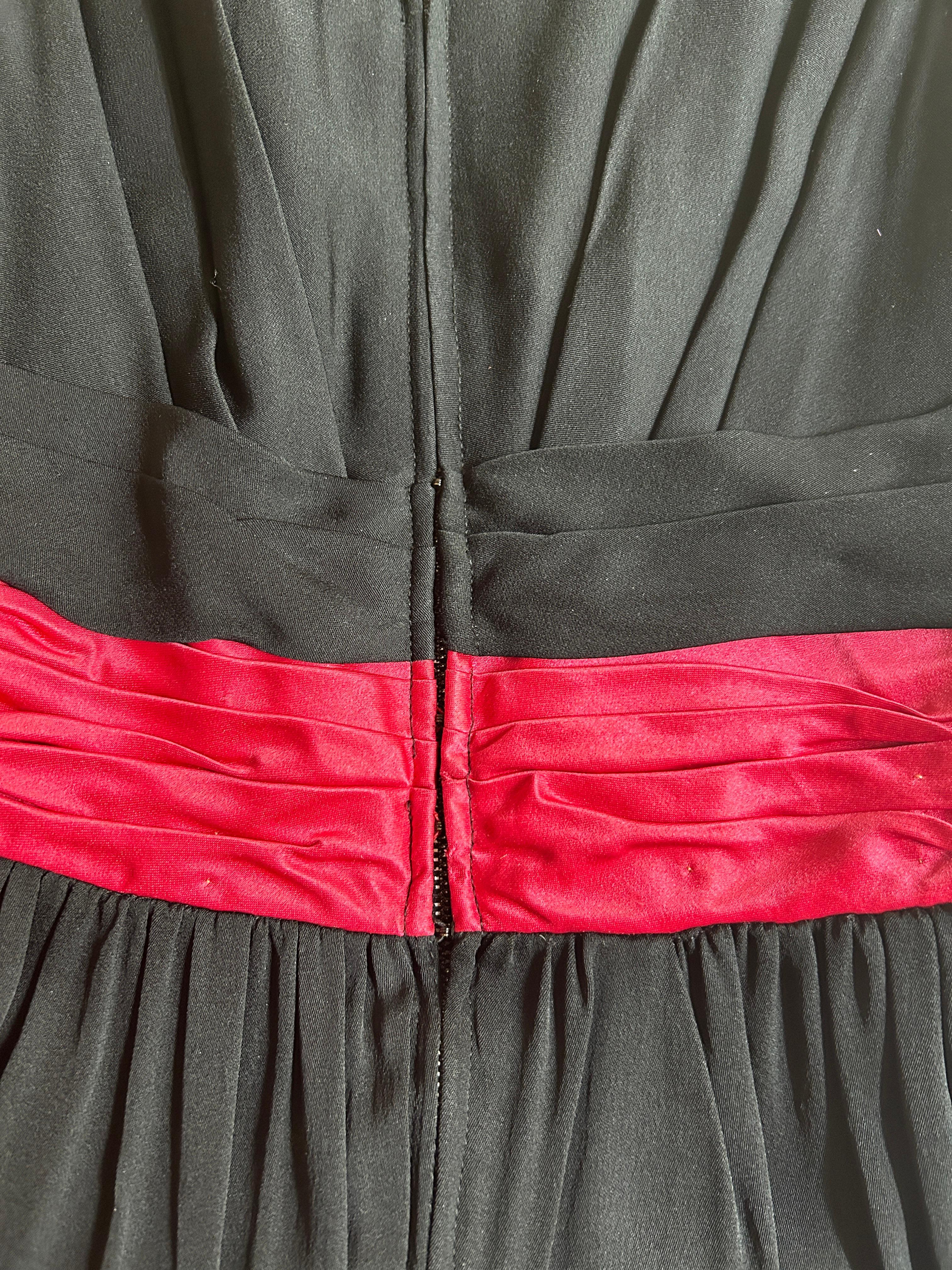 Ceil Chapman Robe de cocktail en soie avec ceinture rouge rose à la taille années 1950  en vente 1