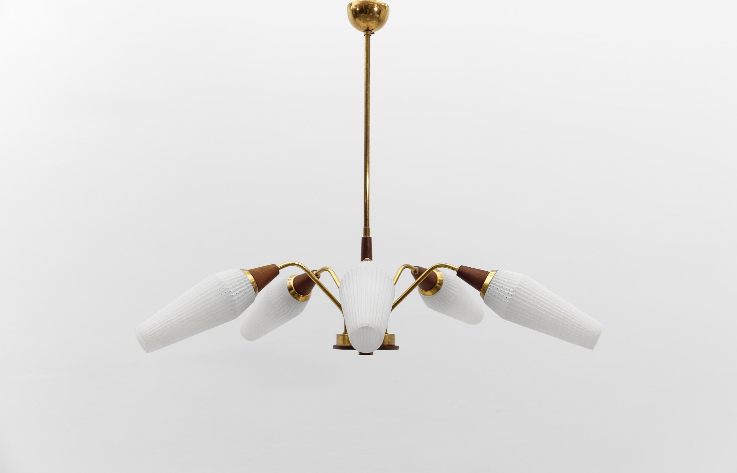 Ceiling 5-Light Sputnik Lamp in Teak, Brass and Glass, 1950s

The lamp is executed with 5 x E14 Edison screw fit bulbs. Light bulbs are not included.

It is wired and in working condition. It runs both on 110 / 230 volt.

It is possible to install