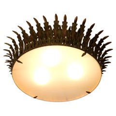 Lámpara de techo y pared con estructura de metal dorado en diseño de corona