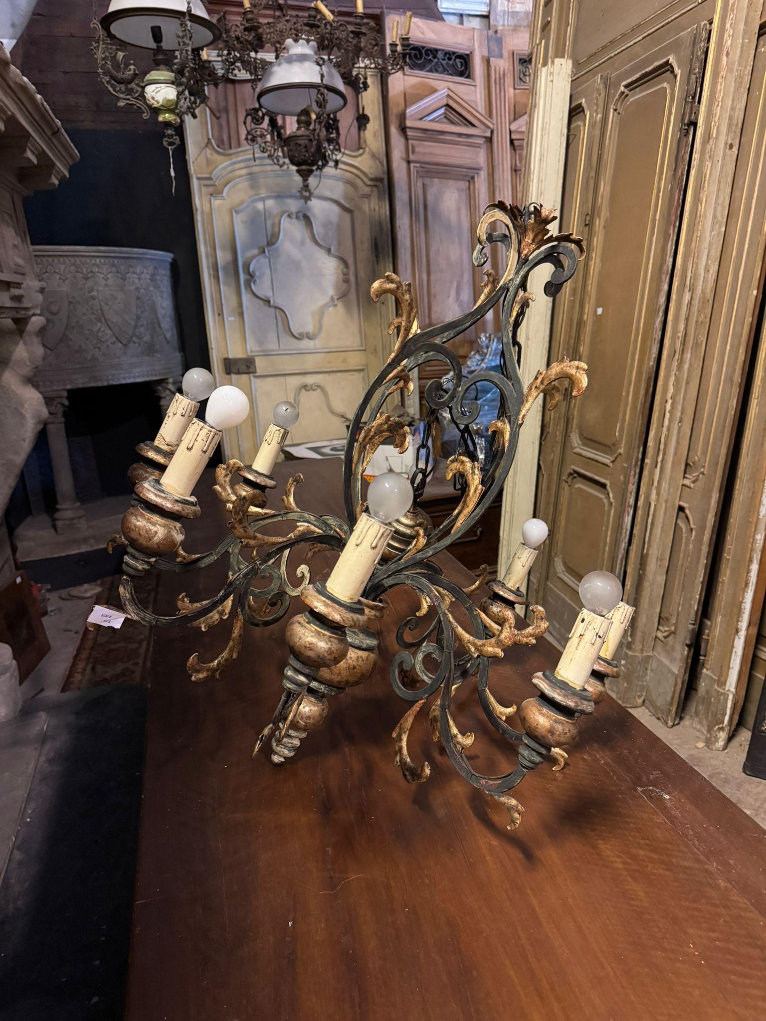 Ceiling chandelier in sheet metal and gilded wood, Italy For Sale 1