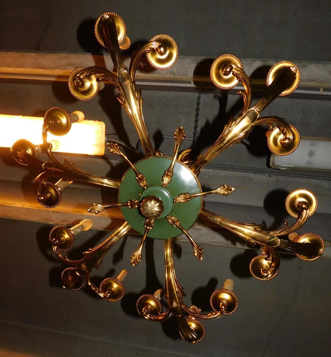 Ceiling Chandelier Lamp, 18 Lights, Gilded Brass, Italian Liberty '900 For Sale 4