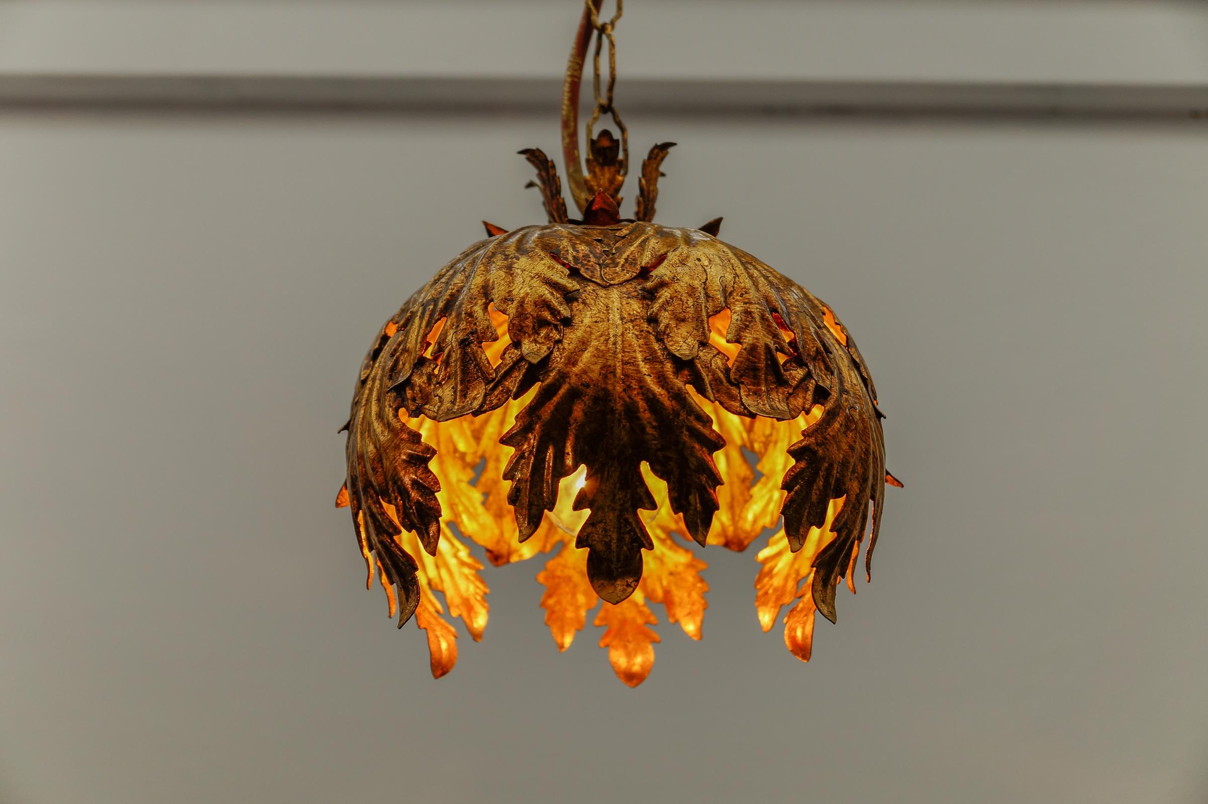Lampada da soffitto floreale di Hans Kögl, Hollywood Regency, Germania, anni '70 in vendita 3
