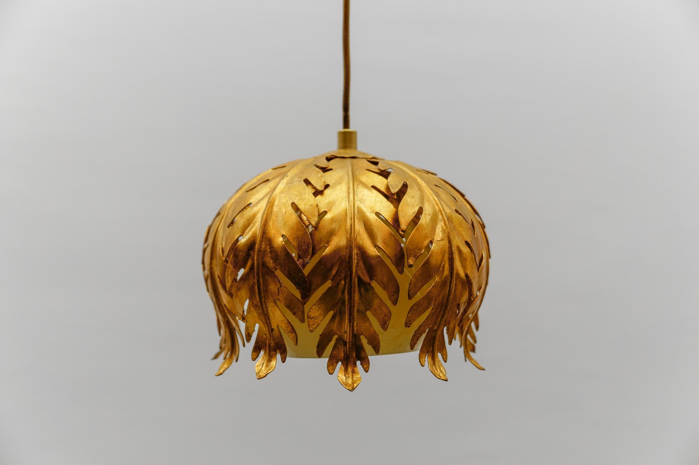 Lampada da soffitto floreale di Hans Kögl, Hollywood Regency, Germania, anni '70 in vendita 3