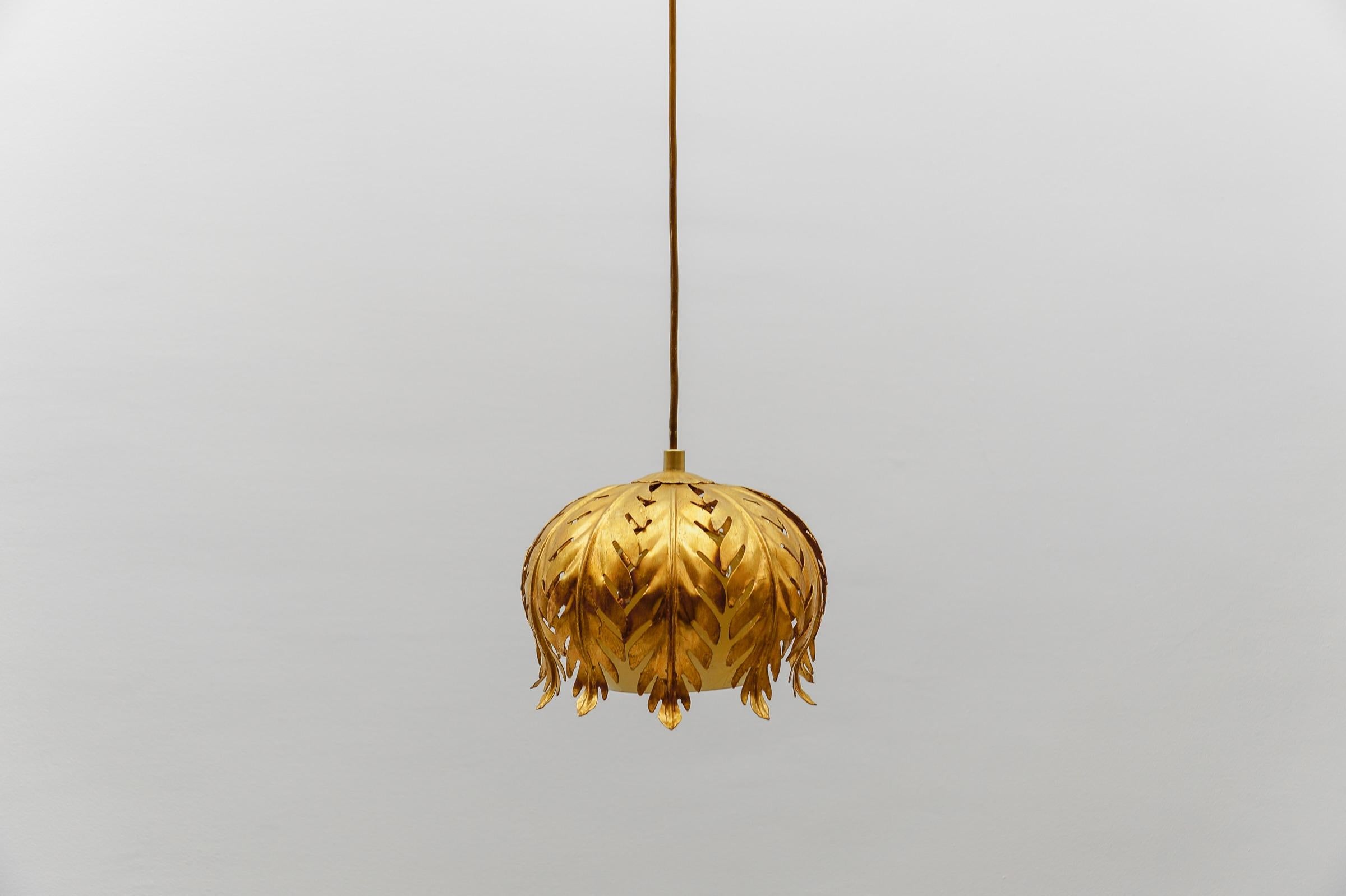Dorato Lampada da soffitto floreale di Hans Kögl, Hollywood Regency, Germania, anni '70 in vendita