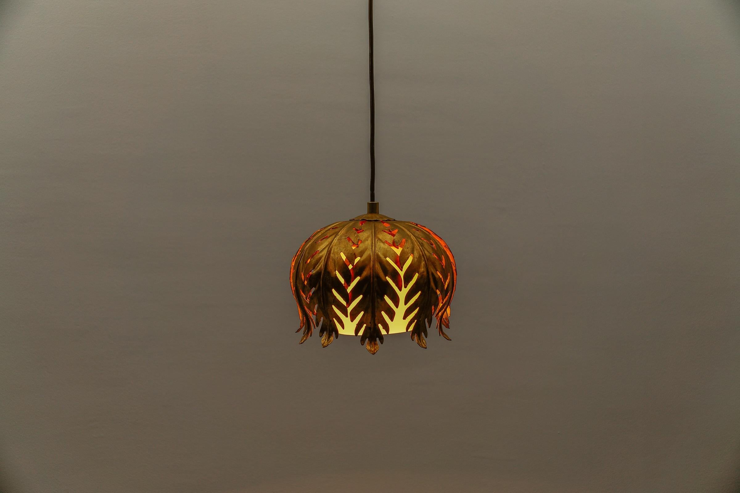 Lampada da soffitto floreale di Hans Kögl, Hollywood Regency, Germania, anni '70 In condizioni buone in vendita a Nürnberg, Bayern