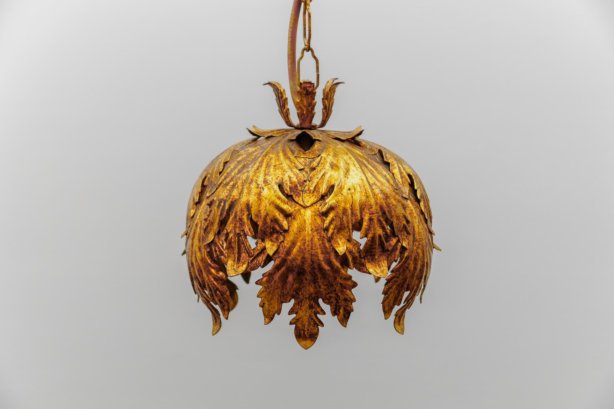 Metallo Lampada da soffitto floreale di Hans Kögl, Hollywood Regency, Germania, anni '70 in vendita
