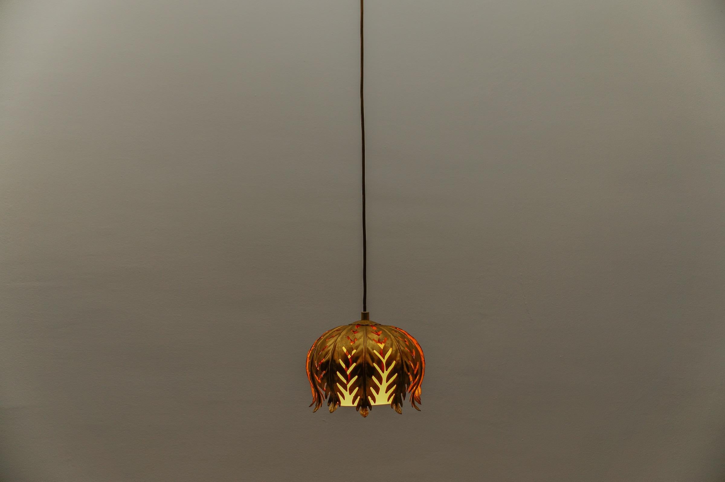 Metallo Lampada da soffitto floreale di Hans Kögl, Hollywood Regency, Germania, anni '70 in vendita