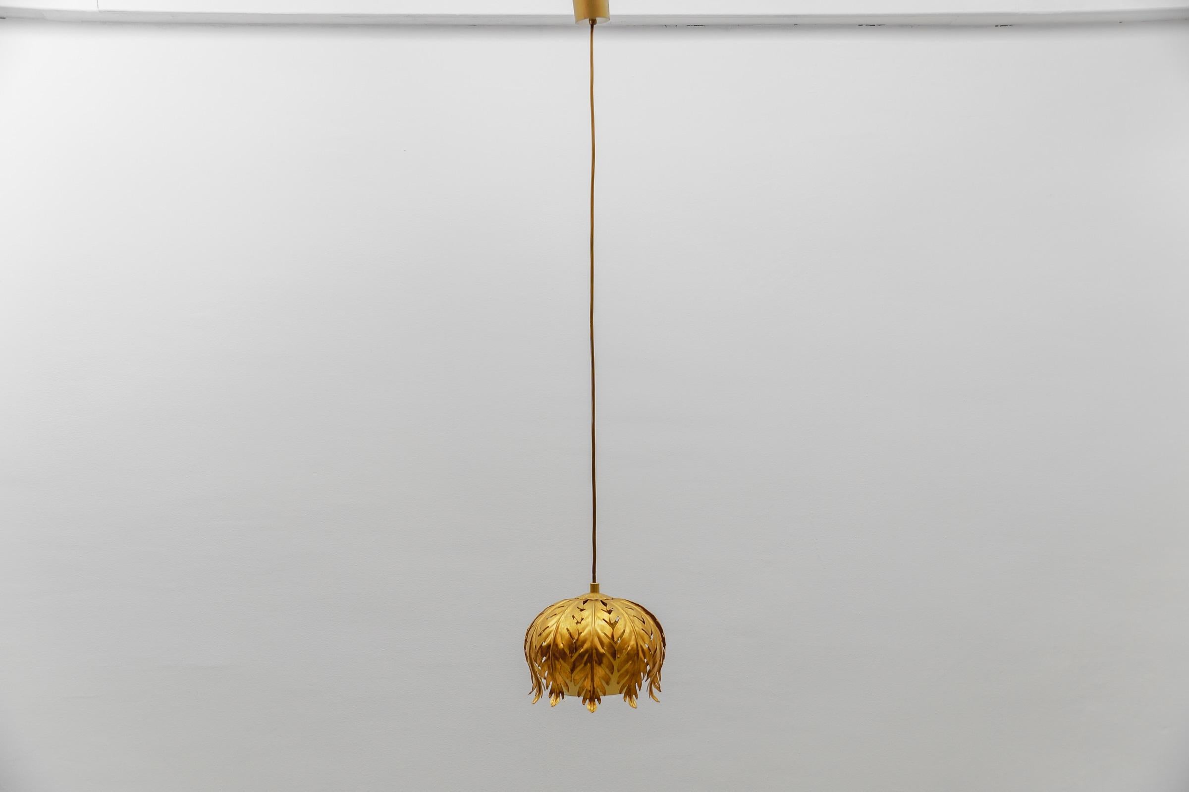Lampada da soffitto floreale di Hans Kögl, Hollywood Regency, Germania, anni '70 in vendita 1