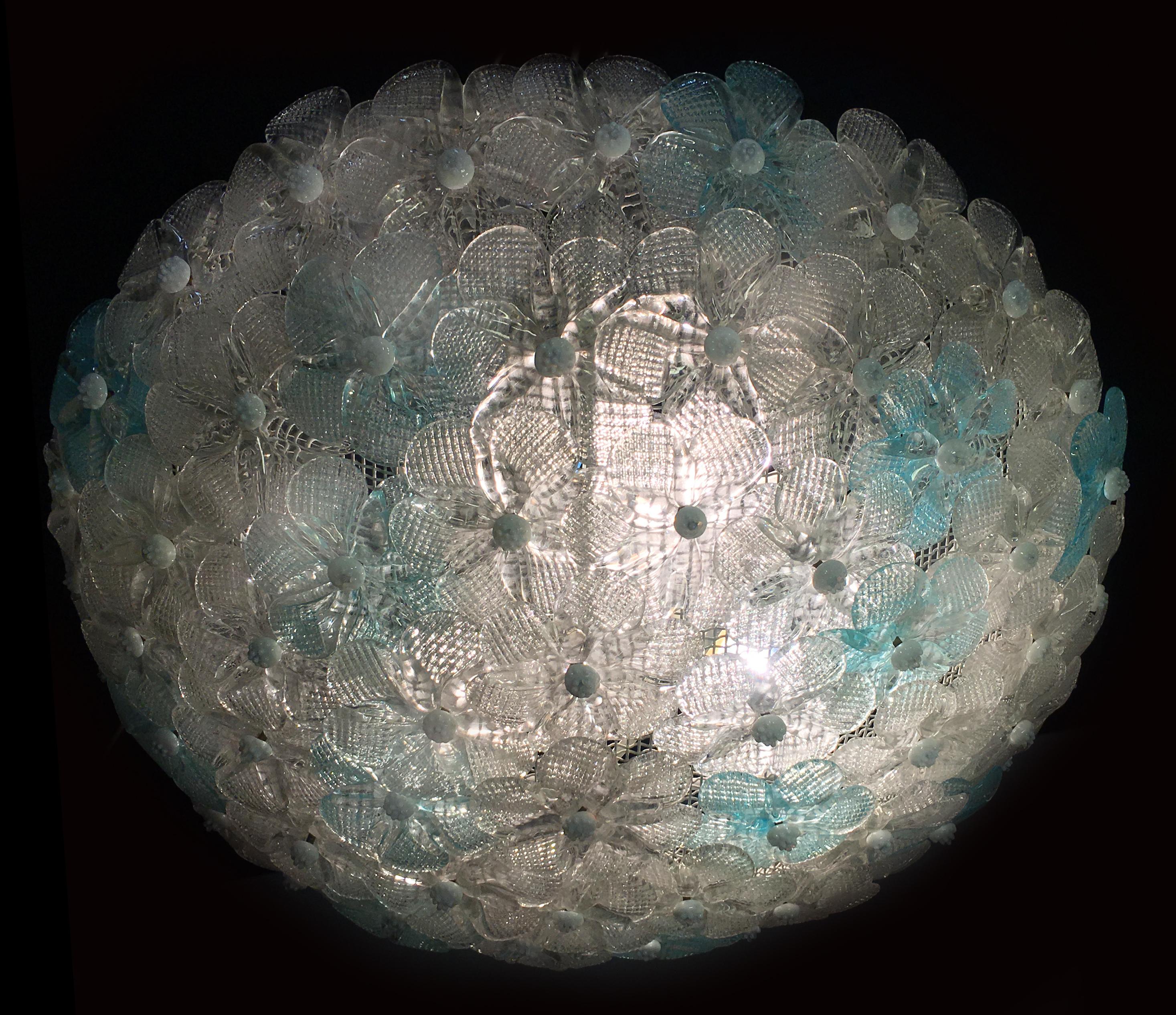 The ceiling lamp is made of dozens of small roses in precious Murano glass. Measures:
Diameter 43 cm
Height 17 cm.