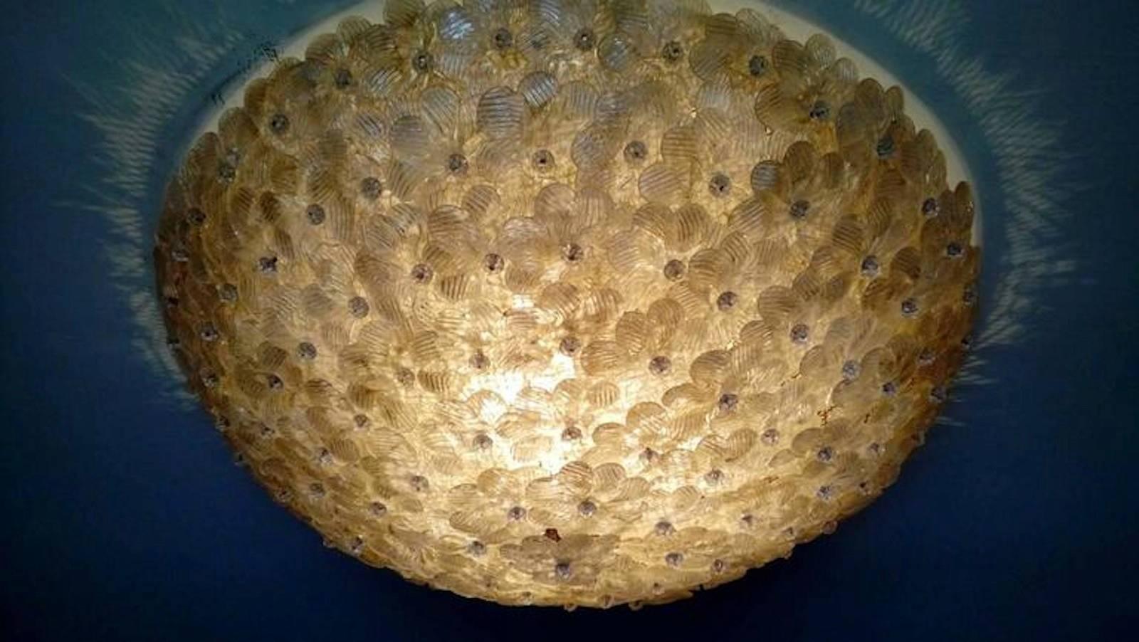 Barovier & Toso Venetian glass flowers basket ceiling. 
The ceiling lamp is made of dozens of small roses in precious Murano glass with gold inclusions. 
Measures: Diameter 60 cm
Height 25 cm.