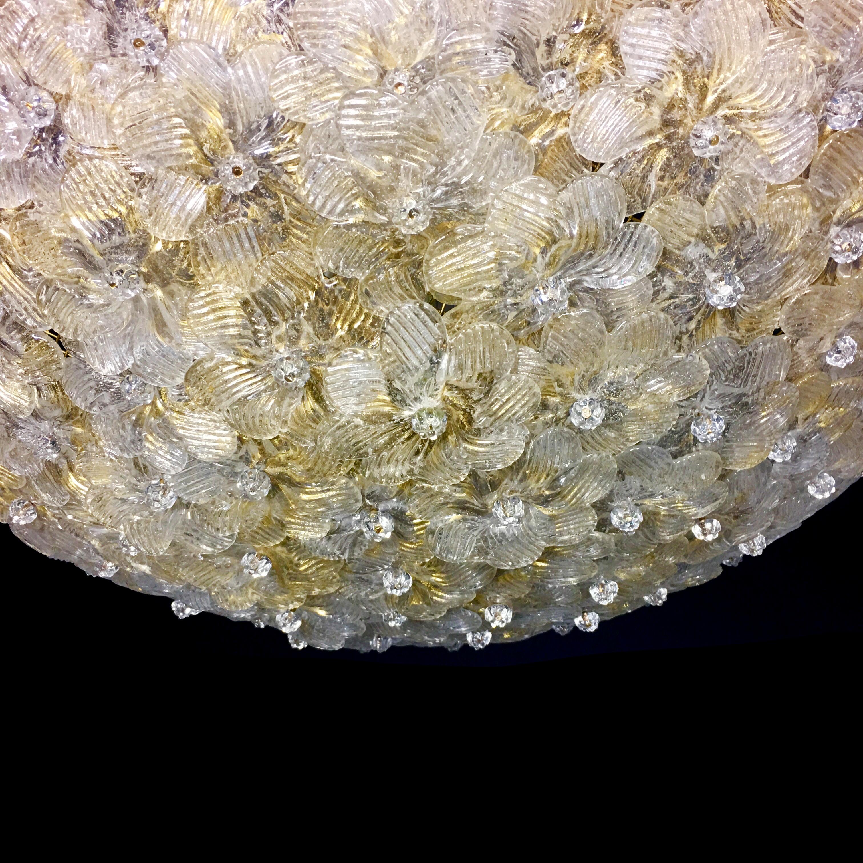 italien Lampe à fleurs de plafond par Barovier & Toso:: Murano:: 1980 en vente